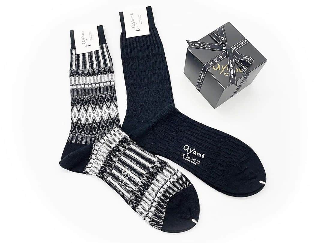 アヤメのインスタグラム：「Gift wrapping available🖤🤍❤️メンズの2足ギフトセット🎁🛒🧦🇯🇵 #ayamesocks #socksoftheday #fashionsocks #socksfetish #sockslover #socksofinstagram #texiledesign #sockstyle #fashiondesign #sockdesign #sockdesigner #sockswag #japanesesocks #madeinjapan #japanesebrand #靴下 #靴下コーデ #靴下好き #靴下デザイン #靴下倶楽部 #靴下好きな人と繋がりたい #足元倶楽部 #足元コーデ #ソックス #靴下ブランド #ソックスコーデ #ソックモンキー #メンズソックス #ギフトラッピング」