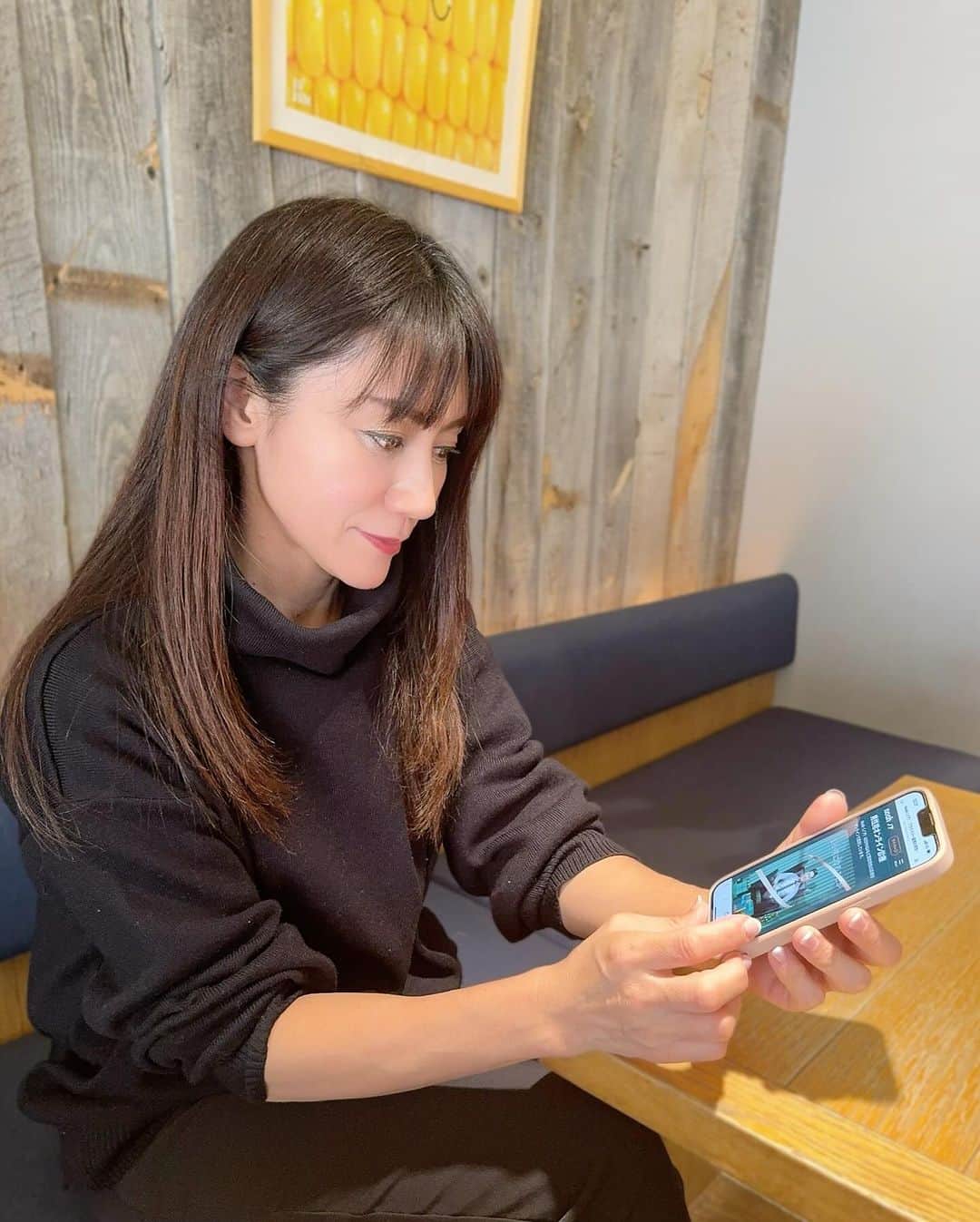 マキさんのインスタグラム写真 - (マキInstagram)「.​ もうすぐクリスマス🎄​ ​ 大好きな人にプレゼント🎁するの​ 何にしようかなあ⁉️​ と悩んでる男性の方も多いと思います😊​ ​ 実際にプレゼントも嬉しいんですが、彼氏がいつもと違う服装や髪型を変えてサプライズするのも、彼女にとってはビックサプライズ‼️​ 自分のために、色々気にしてくれてるって嬉しくなるんですよ👍​ ​ 自分の中でカッコいい男性像もあるし、実は気になっているとこを解決するだけで、自分の自信になりますよね‼️​ ​ そんな男性の皆様に是非、活用してもらいたいのが、Noah（ノア）‼️​ @ofnoah.jp​ ​ オンラインで日本全国から受け答えしてもらえて、AGAやそのほかの健康に関する男性特有の悩みを解決にむけて手助けをしてくれるんです。​ ​ チャット機能対応だから顔も合わせなくて良くって、ノアポイントも利用に応じて貯まるの。さらに購入した商品は全額返金保証もあって、さらに送料も無料💰​ ​ 初診は¥2,000円（税込）‼️​ 同じ症状の再診であれば無償‼️​ ​ 気になる方は下記からチェックしてね。​ ​ 📞050-3134-4343​ ​ ✉hello@ofnoah.jp​ ​ 💻www.ofnoah.jp​ 視聴者特典：会計ページでクーポンコード「BETTERMAN」を入力すると¥2,000（税込）の初診料が無料に！​ ​ ​ #ofnoahjp #menshealth #men #health #オンライン診療 #AGA #新商品 #オリジナル商品#pr」12月21日 20時57分 - maki_s0205