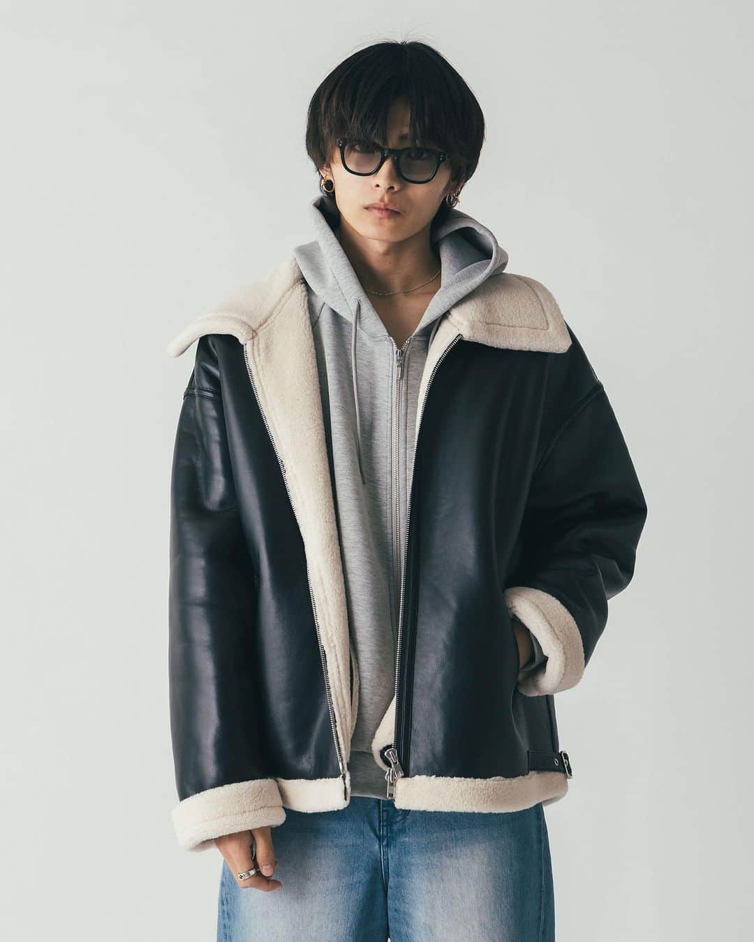 Lui's Lui's official instagramさんのインスタグラム写真 - (Lui's Lui's official instagramInstagram)「Faux shearling BIG jacket / 2LOOK  オーバーサイズで高級感のあるフェイクムートンBIGジャケットの登場。 滑らかな表面の素材感とビッグシルエットが特徴的なムートンジャケット。  Which coordinate do you like?」12月21日 20時58分 - luis_official___