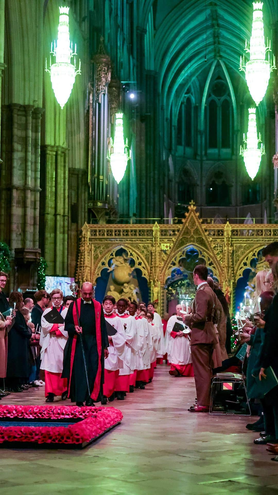 ウィリアム（ケンブリッジ公）のインスタグラム：「From volunteers running Baby Banks helping families across Cornwall, to a couple in Hull who’ve fostered more than 70 children and volunteer in their community, our wonderful congregation at Westminster Abbey was filled with people who do so much for the youngest in our society.  #ShapingUs」