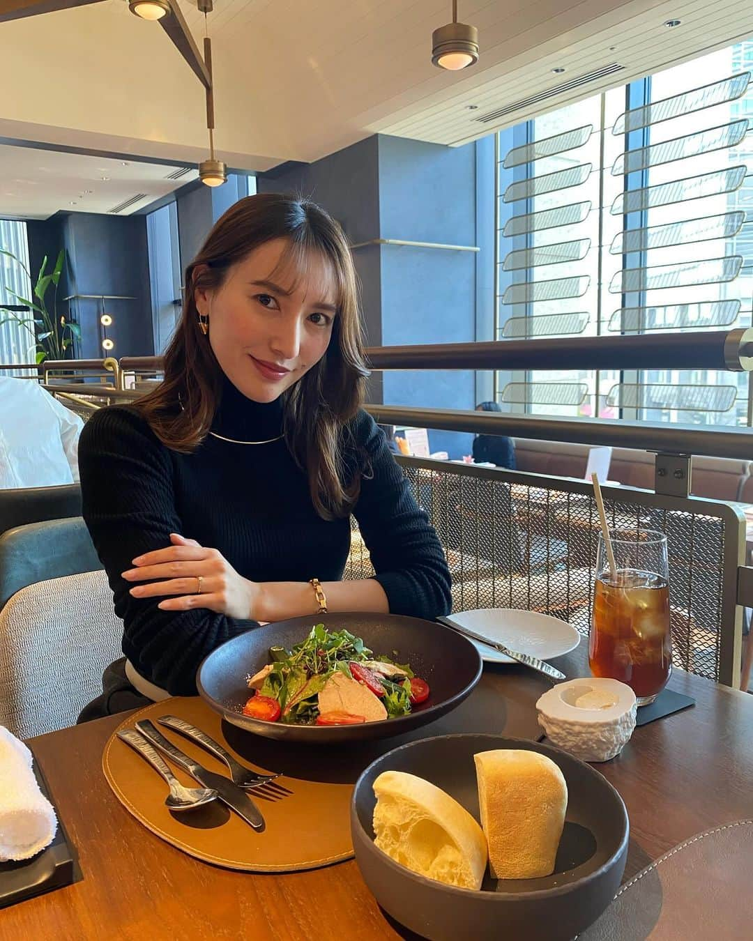 松本リコさんのインスタグラム写真 - (松本リコInstagram)「・ ・ ・ ・ District - Brasserie, Bar, Lounge ( @districttokyo ) ・ ・ ・ #キンプトン新宿東京 #新宿ランチ #ランチ #lunch #女子会 #ブラッセリー #japanesegirl #japangirl #ハーフ顔 #fashion #ファッション」12月21日 22時32分 - rico.matsumoto