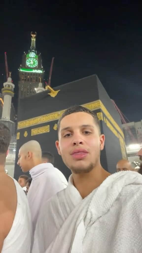 Jounes Amiriのインスタグラム：「🥹🕋」