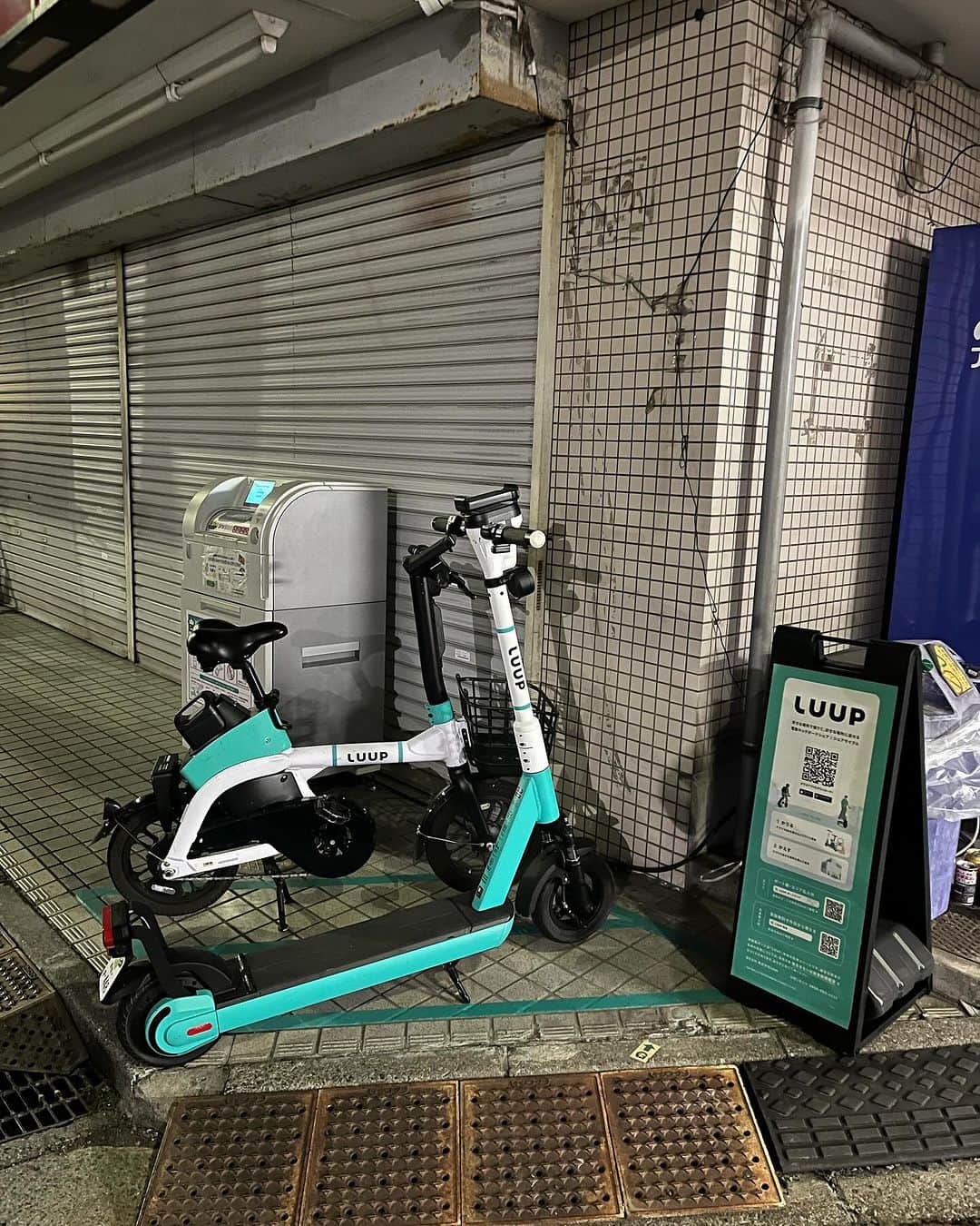 森田繁のインスタグラム：「なんと！ 会社から目と鼻の先に、一夜にして電チャリとキックボードのターミナルが現出。」