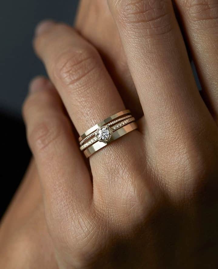 サトミ カワキタのインスタグラム：「The dreamiest wedding stack featuring our Hexagon pave ring」