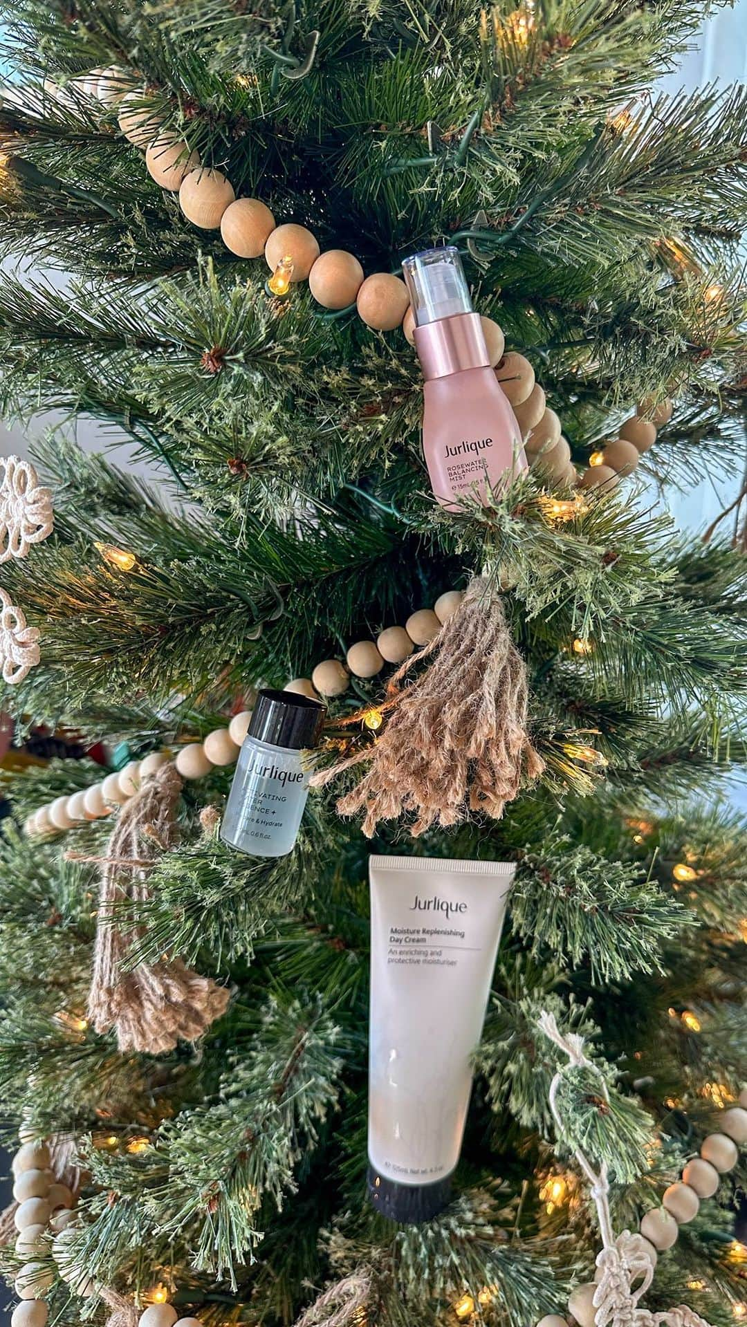 ジュリークのインスタグラム：「some of our most iconic products 🌟 try all 3 with the Iconic Collection holiday gift set 🎁 ✨ Moisture Replenishing Day Cream ✨ Rosewater Balancing Mist ✨ Activating Water Essence+ . . . #jurliqueusa #holidaygiftset #beautygiftset #glowyskincare #naturalskincare #wellnessholidaygift #thegiftofbeauty #holidaygiftset2023 #beautyforall」