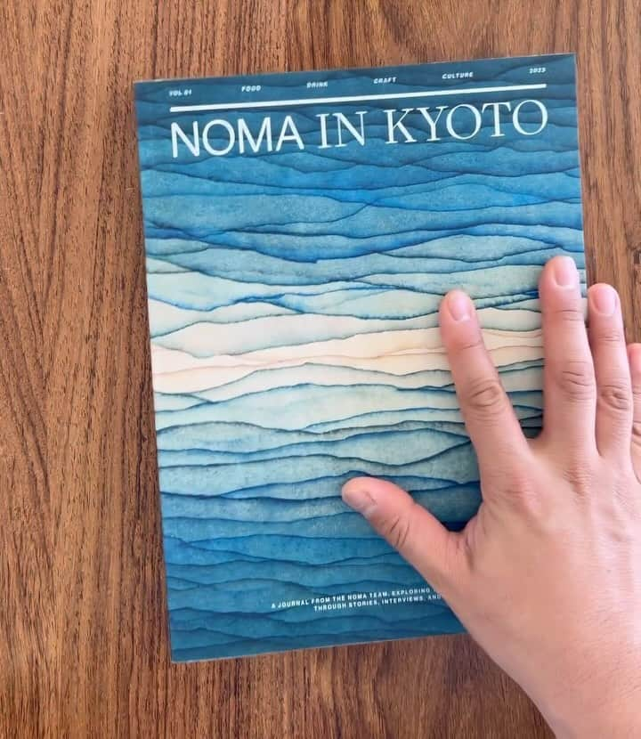 ケス Keisuiのインスタグラム：「A love letter to Kyoto From the noma team  京都で多くの人に愛された @nomacph  壮大なプロジェクトがギューっと詰まった1冊。  大好きな @subasoba と 食堂みやざきを紹介させてもらいました。 一生の宝物にさせてもらいます🤝  Thank you so much @natefrench  And @dar__0322 @subasoba @miyazaki_yuji_」