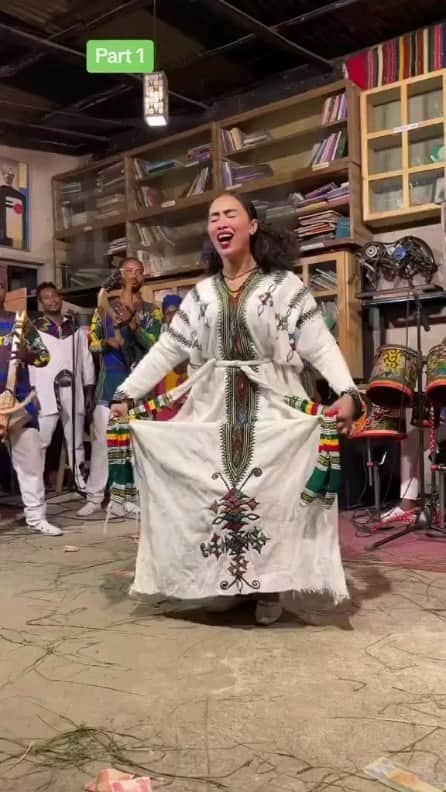 Padgramのインスタグラム：「This is a traditional Ethiopian Gonder dance (eskista)and outfit. Gondar, a historic city in the northern part of Ethiopia, is celebrated for its Fasil Ghebbi, a fortress-palace enclosure that was the home of Ethiopian emperors. Its centerpiece is the grand castle built by Emperor Fasilides in the 17th century, which is a unique fusion of Portuguese, Indian, and indigenous architectural influences. Nearby, the Debre Berhan Selassie church is famed for its intricate wall paintings and a ceiling adorned with numerous faces.  🎥 @maritaethio  📍 Ethiopia 🇪🇹  #pgdaily #pgstar#pgcounty #planetgo#planet #planetearth #amazing #awesome #ethiopia🇪🇹」