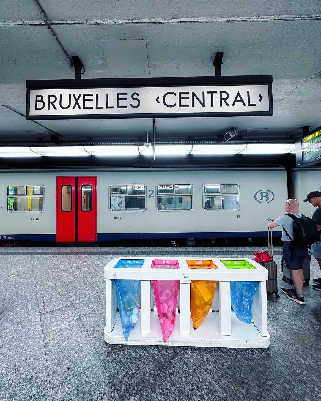 aiさんのインスタグラム写真 - (aiInstagram)「Colorful 🇧🇪  #ベルギー #ブリュッセル #Belgium #Brussels」12月22日 20時43分 - iro_dori_