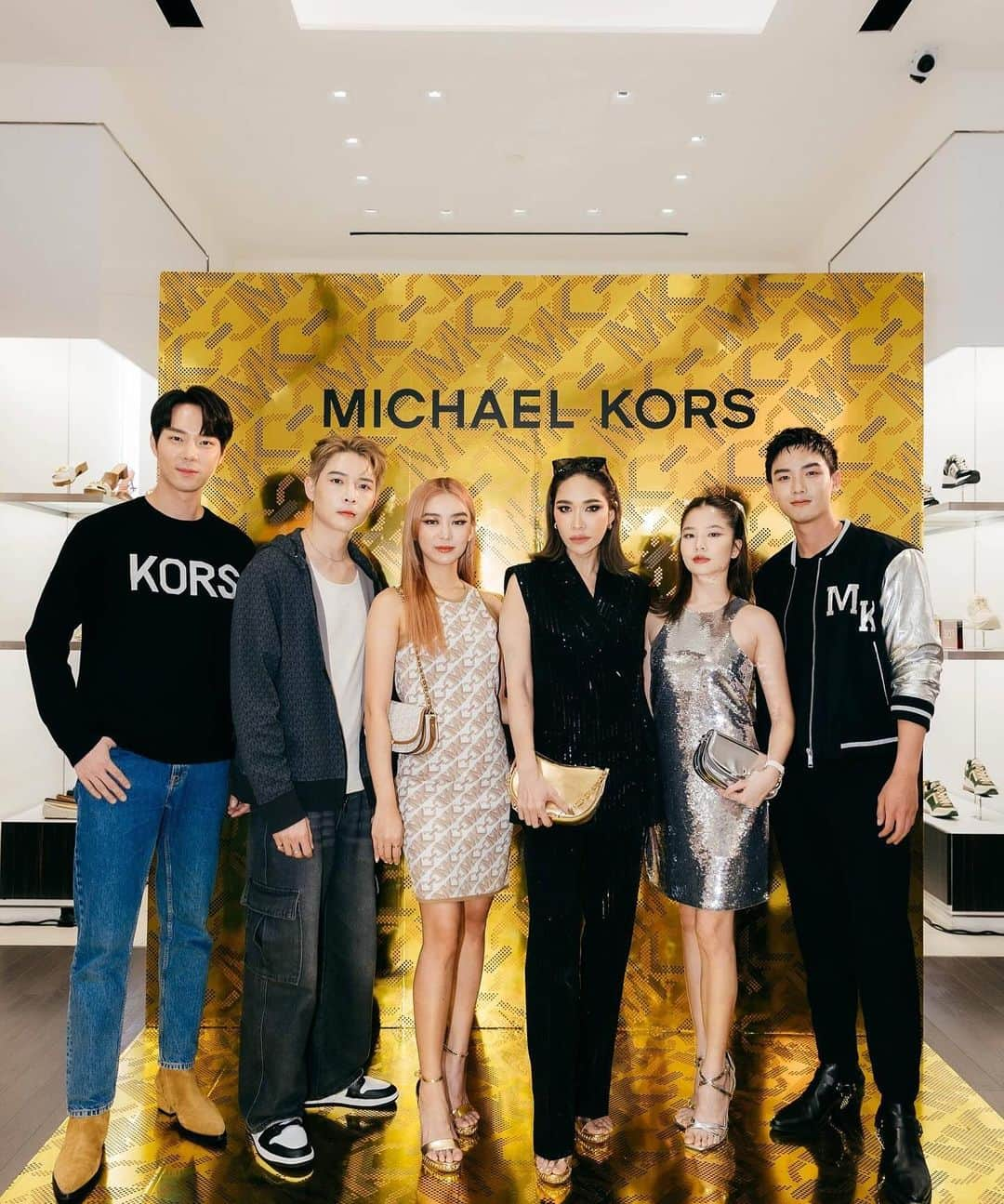 Laila Boonyasakさんのインスタグラム写真 - (Laila BoonyasakInstagram)「Michael Kors Celebrates Holiday 2023 with the highlight of the Official Launch on our Empire Signature Logo Collection ❤️🎅🏻🍾🎄   @MichaelKors #MichaelKors #MichaelkorsThailand #Valiram」12月22日 21時22分 - chermarn