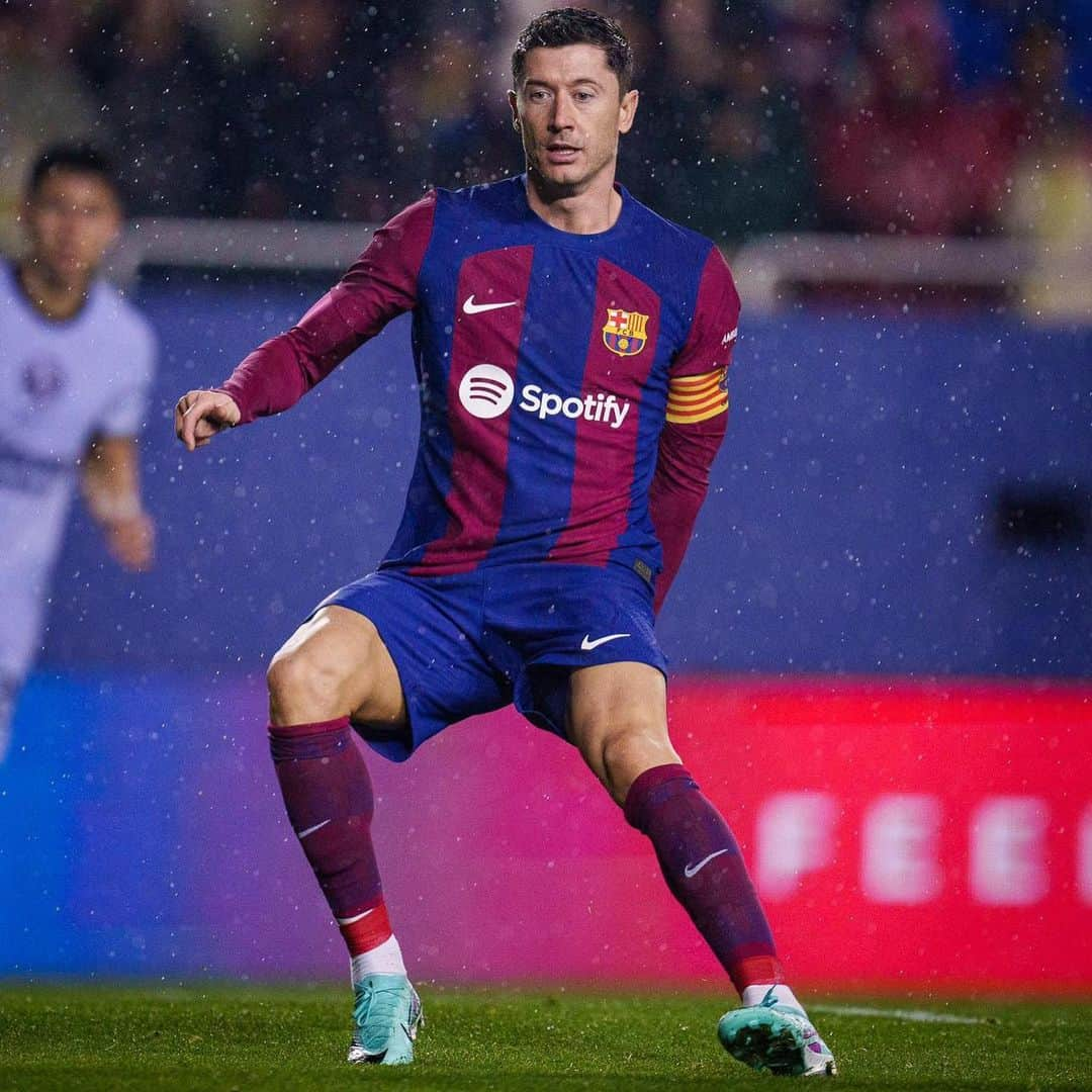 ロベルト・レヴァンドフスキさんのインスタグラム写真 - (ロベルト・レヴァンドフスキInstagram)「Last match in 2023 🔵🔴  @fcbarcelona   #USA」12月22日 15時07分 - _rl9