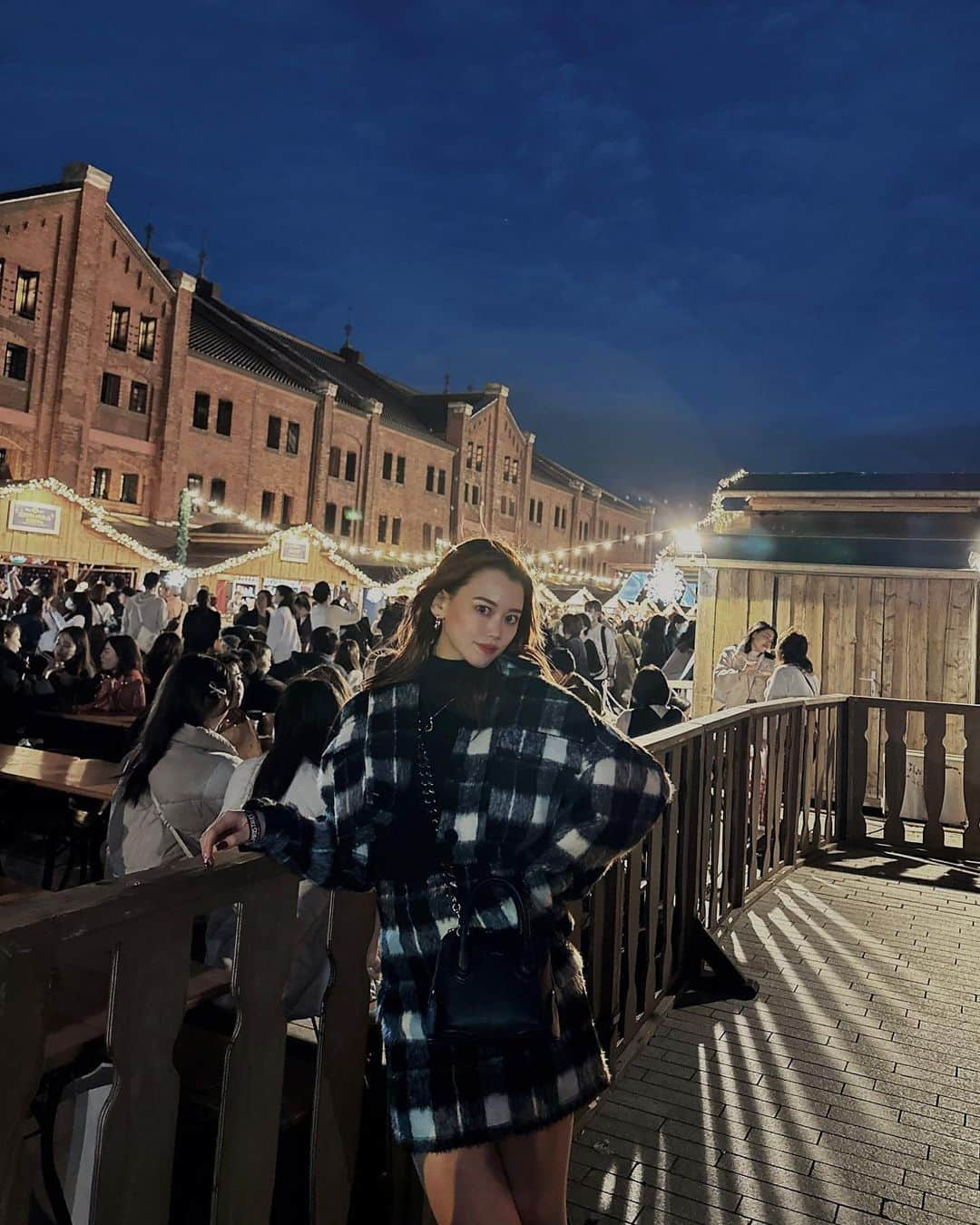 NANAMIのインスタグラム：「Christmas market🎄  念願のクリスマスマーケット!!✨ 2年前に行ったときはコロナ禍で事前予約が必要で💦  クリスマスマーケットに着てこ〜！！って決めてた @diante.official のセットアップ!! やっと着れた🤭💕  #christmasmarket #christmas #ootd #ootdfashion #diante #diante_style #setup #クリスマスコーデ #クリスマスマーケット #デートコーデ #赤レンガ倉庫 #横浜クリスマスマーケット #イルミネーション #instagood #instagram #instalike」