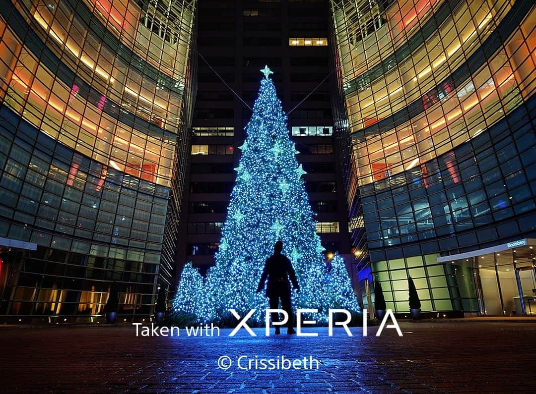 Sony Mobileさんのインスタグラム写真 - (Sony MobileInstagram)「Nothing compares to NYC's breathtaking holiday display 🌟 Captured by Sony Global Imaging Ambassador @crissibeth!​  -------​ Share your photos of the night through the lens of Xperia! 🌃📷​  Join our #CaptureTheNight campaign from Dec-Jan by posting on Instagram & using the #WowXperia hashtag for the chance to be featured on our Instagram channel! ​ ​ For your image to be eligible for reposting, you must ensure the following: ​  ​ ✓You tag #WowXperia, the name of your country or region (e.g. #UnitedStates), and the name of your Xperia device (e.g. #Xperia1V) ​ ✓You capture with an Xperia device ​ ✓You follow @SonyXperia on Instagram ​ ✓You read and accept our Terms & Conditions ​  ​ If we choose to feature your photo or movie, we will contact you first via Instagram Direct. ​  ​ #Sony #Xperia #SonyXperia #WowXperia #CaptureTheNight」12月22日 17時30分 - sonyxperia