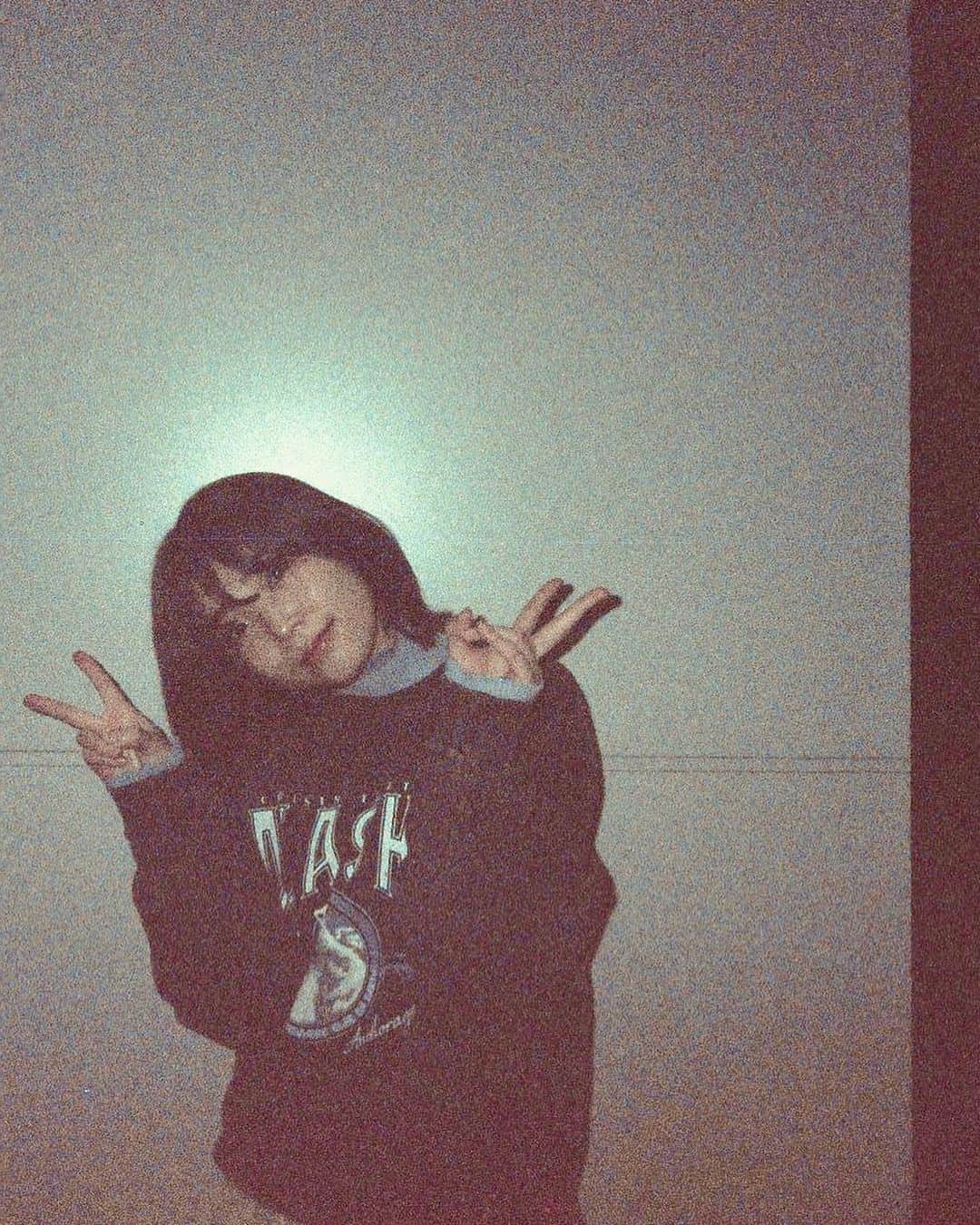 野田愛実のインスタグラム：「* ✌️  今日は母の誕生日です🎂🤍」