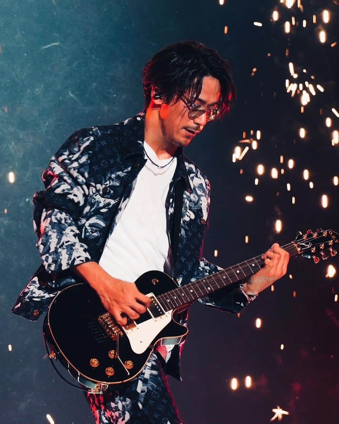 小林直己さんのインスタグラム写真 - (小林直己Instagram)「🎸🎸🎸🔥  OSAKA DAY2 THANK YOU🙏 Tomorrow will be the last show of #JSB_LAND…🗿 明日は全部出し切りましょう🔥  #大阪#京セラドーム」12月22日 22時44分 - naokikobayashi_works