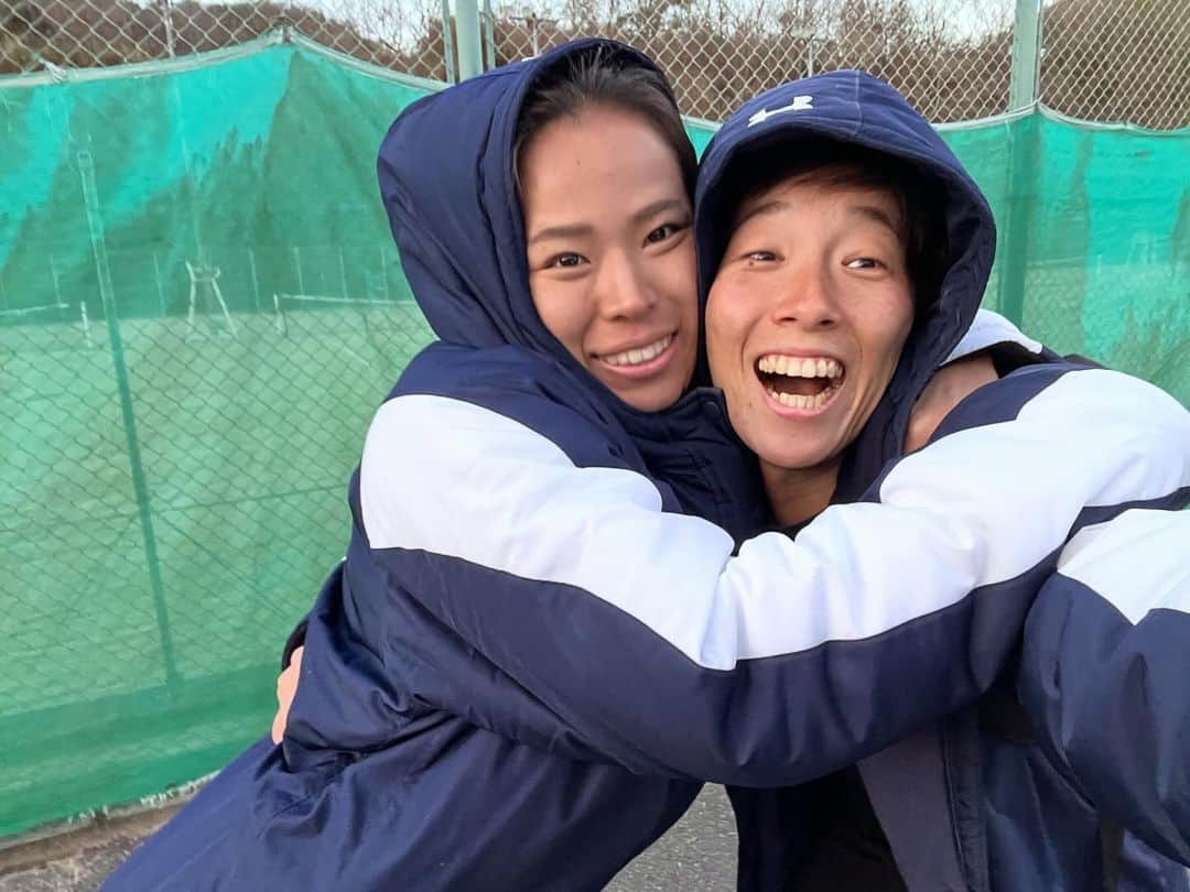 田中秋桜のインスタグラム：「おかえりなさい我らのもーりー😌💯 またユニフォーム姿が見れて嬉しい🥲🔥  あと何日。ってカウントダウンして毎日バーガーキングでWi-Fi拾ってた時から10年ぐらいたってるね😃笑  何年経っても最高に頼れる最強の先輩☄️⭐️ 共に頑張りましょう🫶🏼」