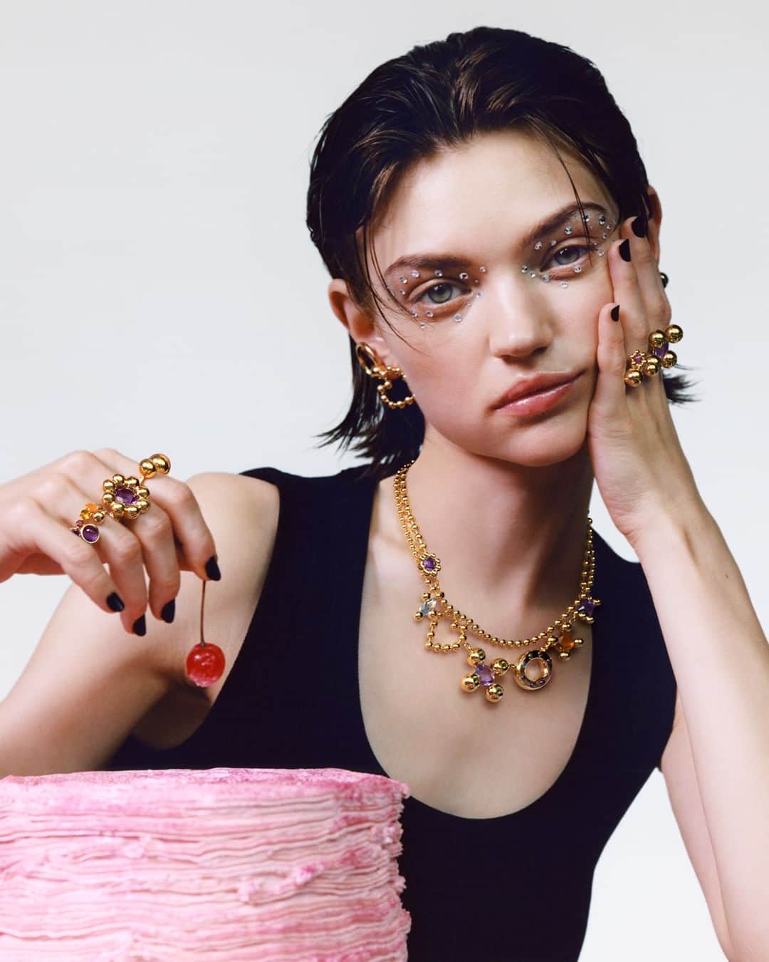 トウスのインスタグラム：「Don’t bring dessert for this Sugar Party, just serve awesome looks 🎂 #CelebratingAllStyles」