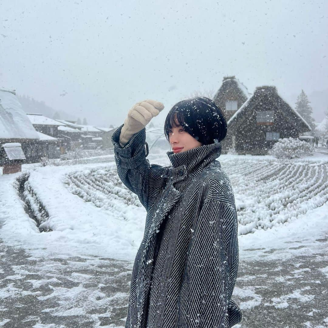 きょうかのインスタグラム：「初雪❄️ #白川郷 #初雪」