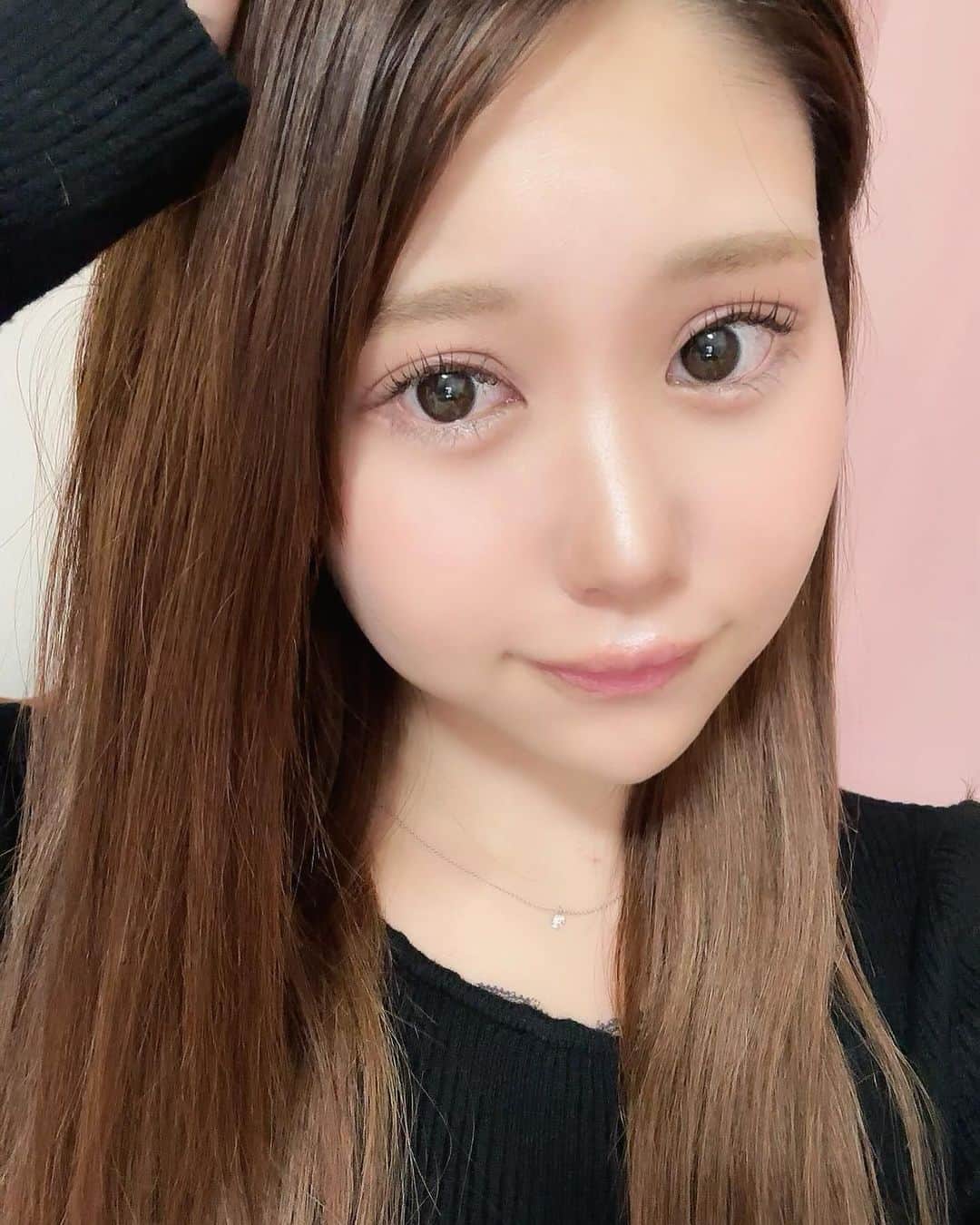 神楽坂茜さんのインスタグラム写真 - (神楽坂茜Instagram)「前髪流してる写真はレアかも😗！」12月23日 0時03分 - akaneee1126