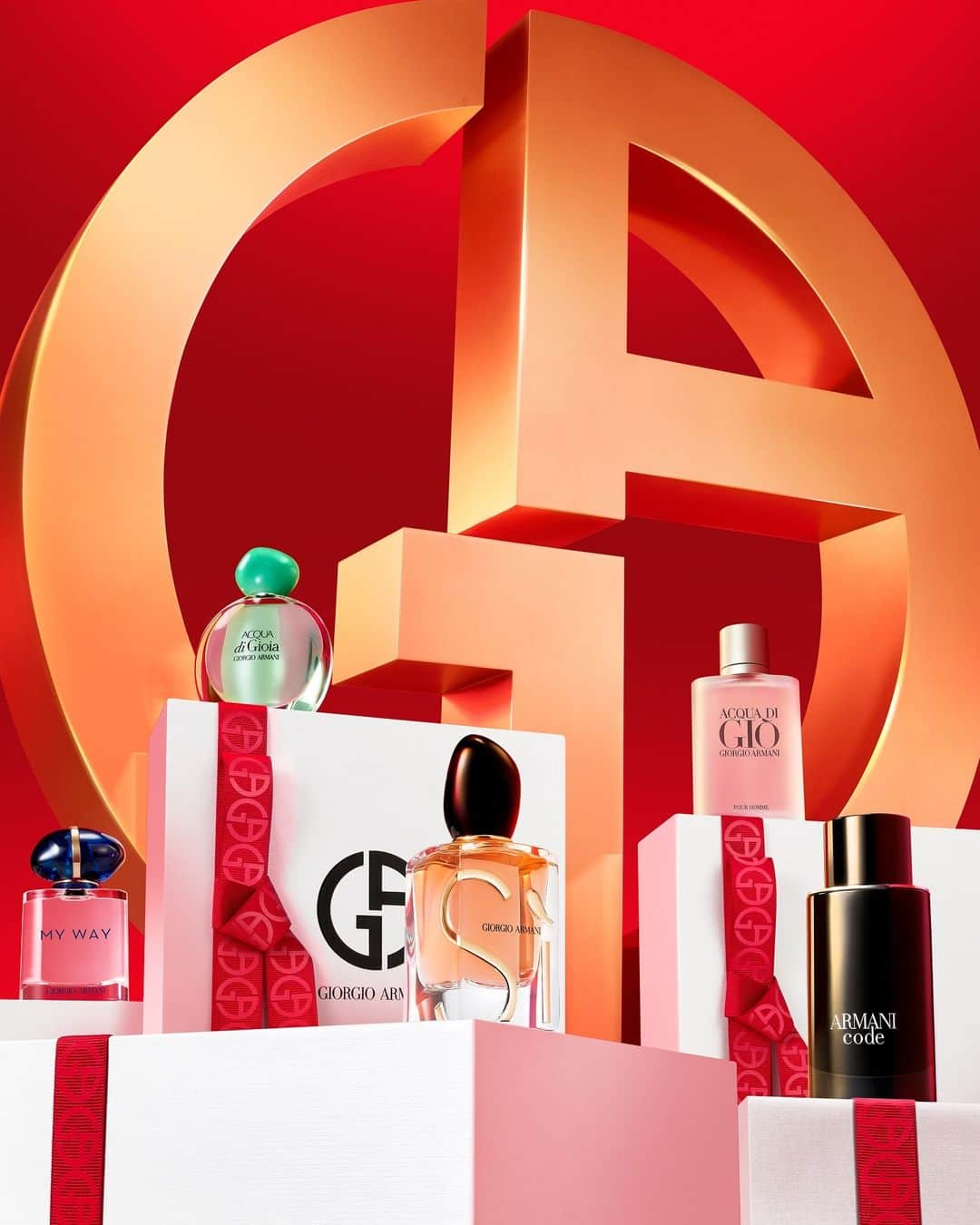 Armani Beautyのインスタグラム：「Standout scents for the Holiday Season. Give the gift of a new fragrance for the festive season. From the floral notes of MY WAY EAU DE PARFUM to the refreshing ACQUA DI GIOIA or the sensual ARMANI CODE PARFUM, there’s an enticing fragrance for everyone.   #Armanibeauty #ArmaniGift #ArmaniCode #AcquaDiGio #AcquaDiGioia #MyWay #IAmWhatILive #ArmaniSi #SaySi #Fragrance」