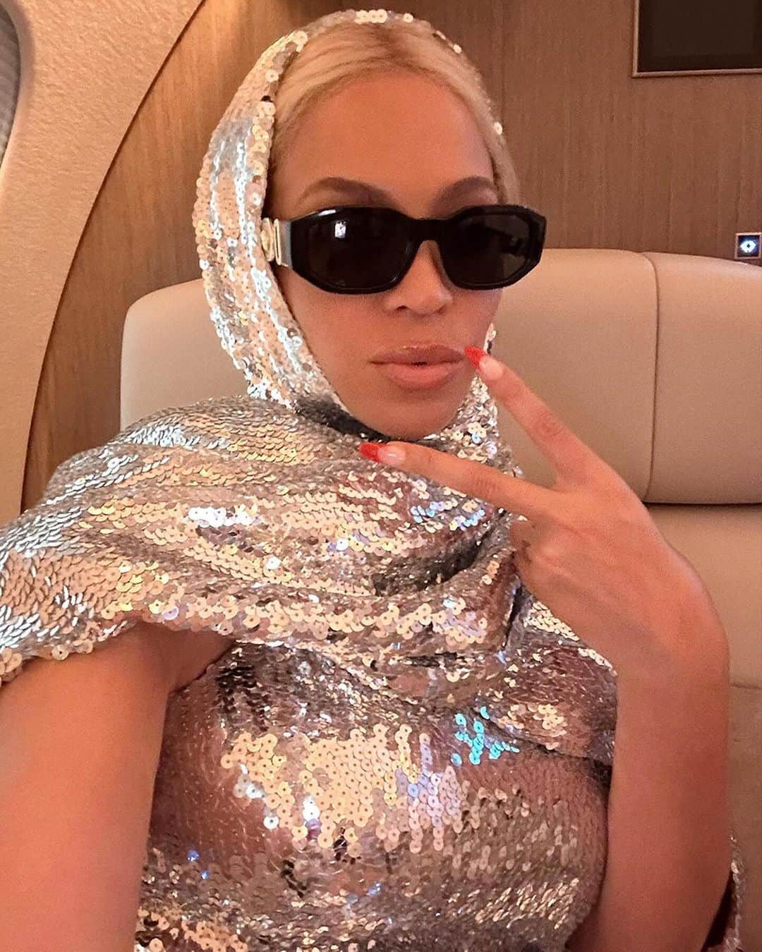 Rolling Stoneさんのインスタグラム写真 - (Rolling StoneInstagram)「Queen B in Brazil for the first time in over a decade. 📸 via @beyonce」12月23日 2時29分 - rollingstone