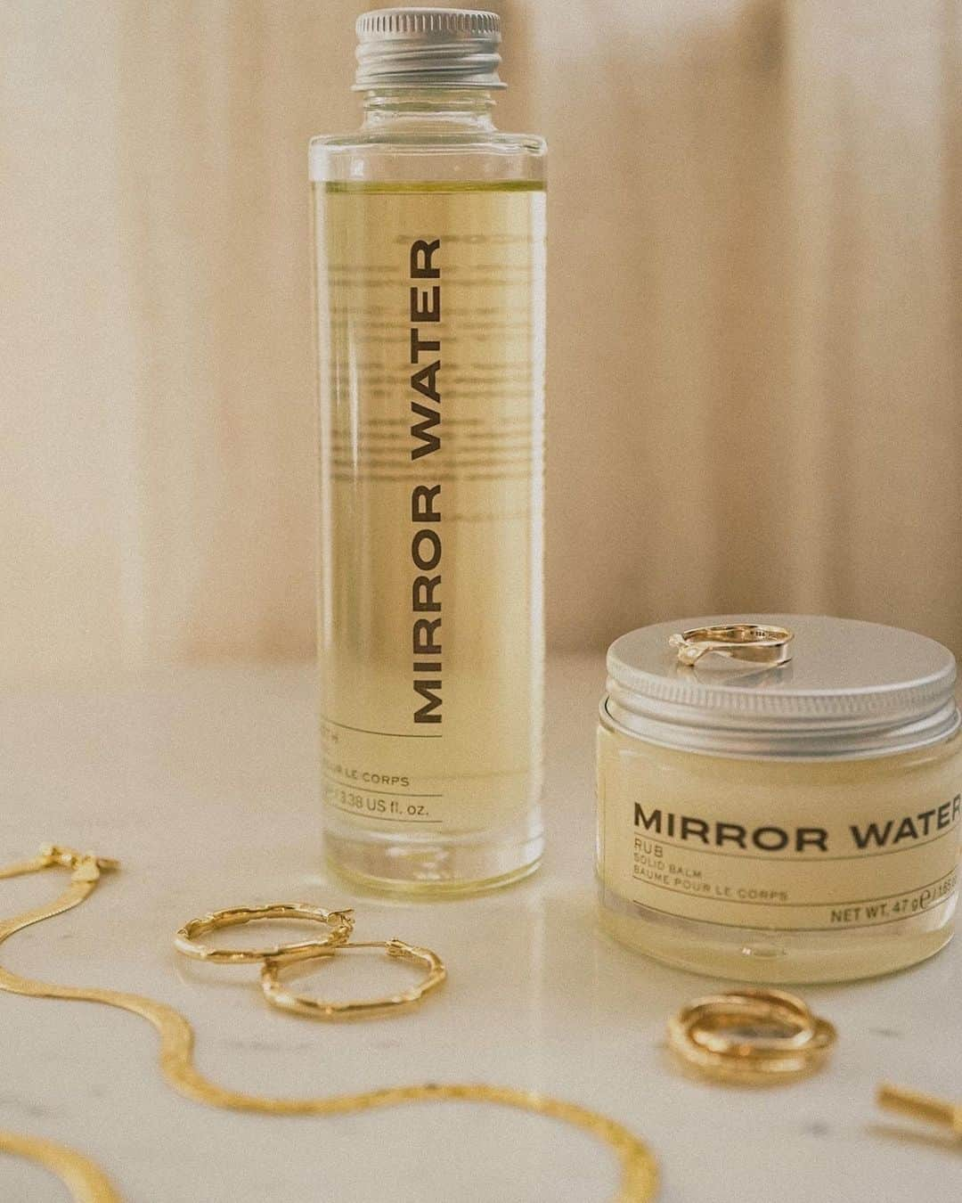 Estée Lalondeさんのインスタグラム写真 - (Estée LalondeInstagram)「COMPETITION TIME 🛁 ⠀⠀⠀⠀⠀⠀⠀⠀⠀ You’ll want to take some downtime post Christmas festivities. To do so, we’re giving you the chance to win @mirrorwater.earth SMOOTH Body Oil and RUB Solid Balm, as well as £250 to spend at @daisylondon ⠀⠀⠀⠀⠀⠀⠀⠀⠀ To enter: *Follow @esteelalonde, @daisylondon and @mirrorwater.earth *Tag a friend, and let us know how you spend some downtime ⠀⠀⠀⠀⠀⠀⠀⠀⠀ Entries close at 6pm on Friday 29th with the winner contacted shortly after. Good luck!」12月23日 3時00分 - esteelalonde