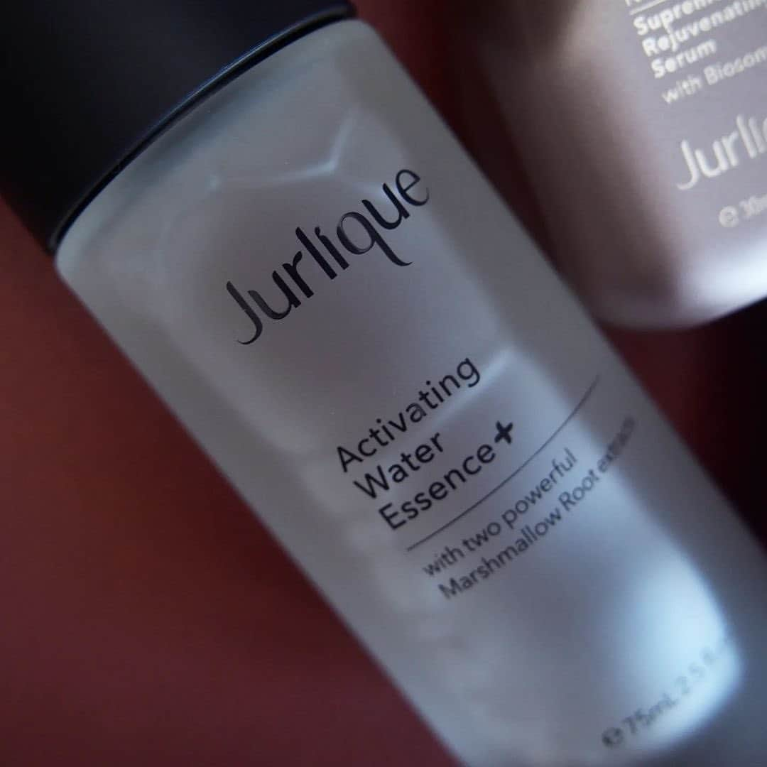 ジュリークさんのインスタグラム写真 - (ジュリークInstagram)「skin@lilynotlouise has the ultimate glowy skincare lineup ✨ free from artificial colors and fragrances, making them safe and beneficial for most skin types 💫 . . . #jurliqueusa #skincare #naturalskincare #glowyskincare #skincareroutine #stockingstuffers #hydratingskincare #hydratingmask #faceserum」12月23日 5時05分 - jurliqueusa