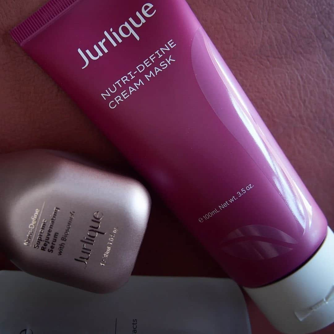 ジュリークさんのインスタグラム写真 - (ジュリークInstagram)「skin@lilynotlouise has the ultimate glowy skincare lineup ✨ free from artificial colors and fragrances, making them safe and beneficial for most skin types 💫 . . . #jurliqueusa #skincare #naturalskincare #glowyskincare #skincareroutine #stockingstuffers #hydratingskincare #hydratingmask #faceserum」12月23日 5時05分 - jurliqueusa