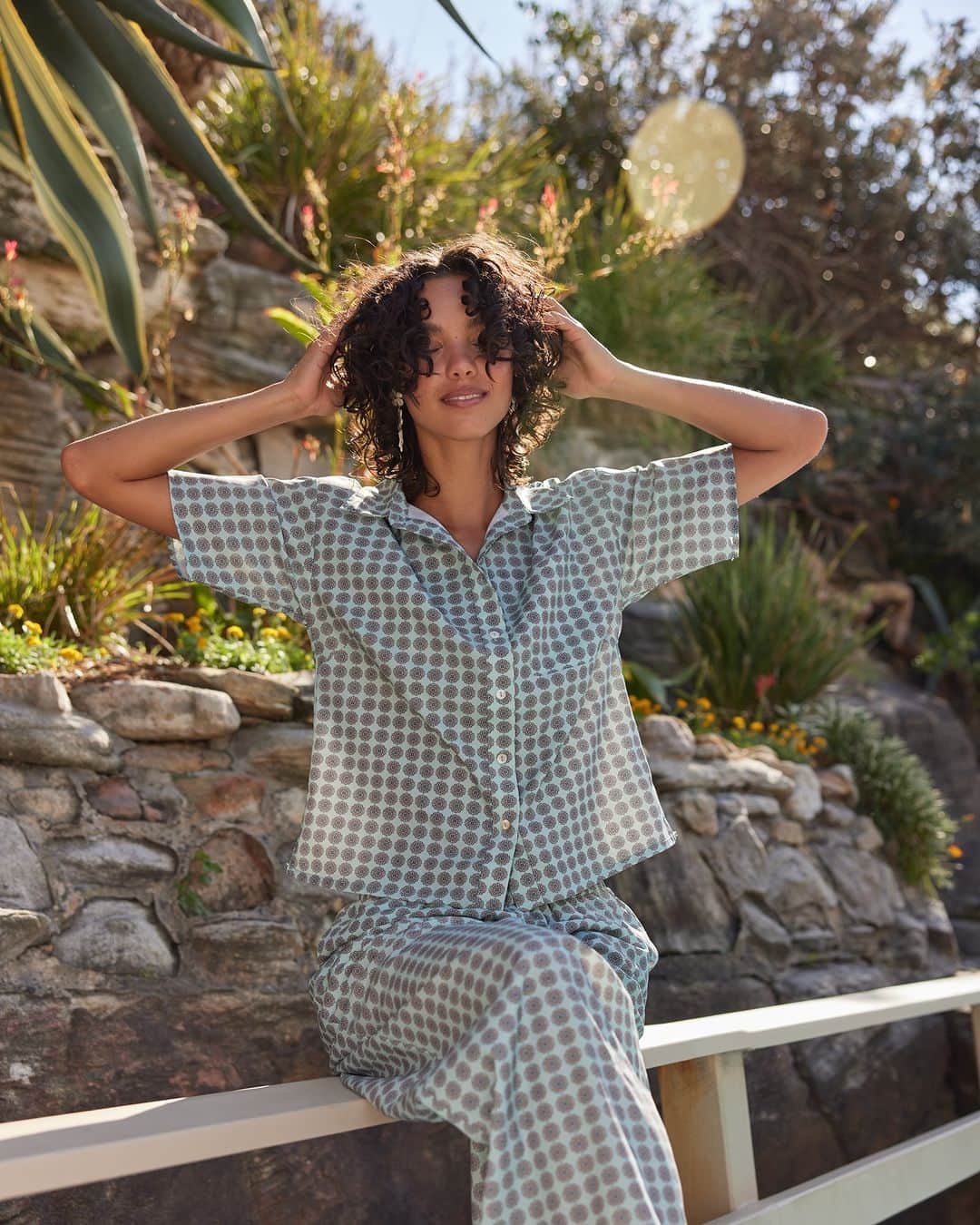 ミンクピンクのインスタグラム：「Designed for leisure and lounge • Shop the Nula Resort Shirt + Nula Drawstring Pant.   #MINKPINK」
