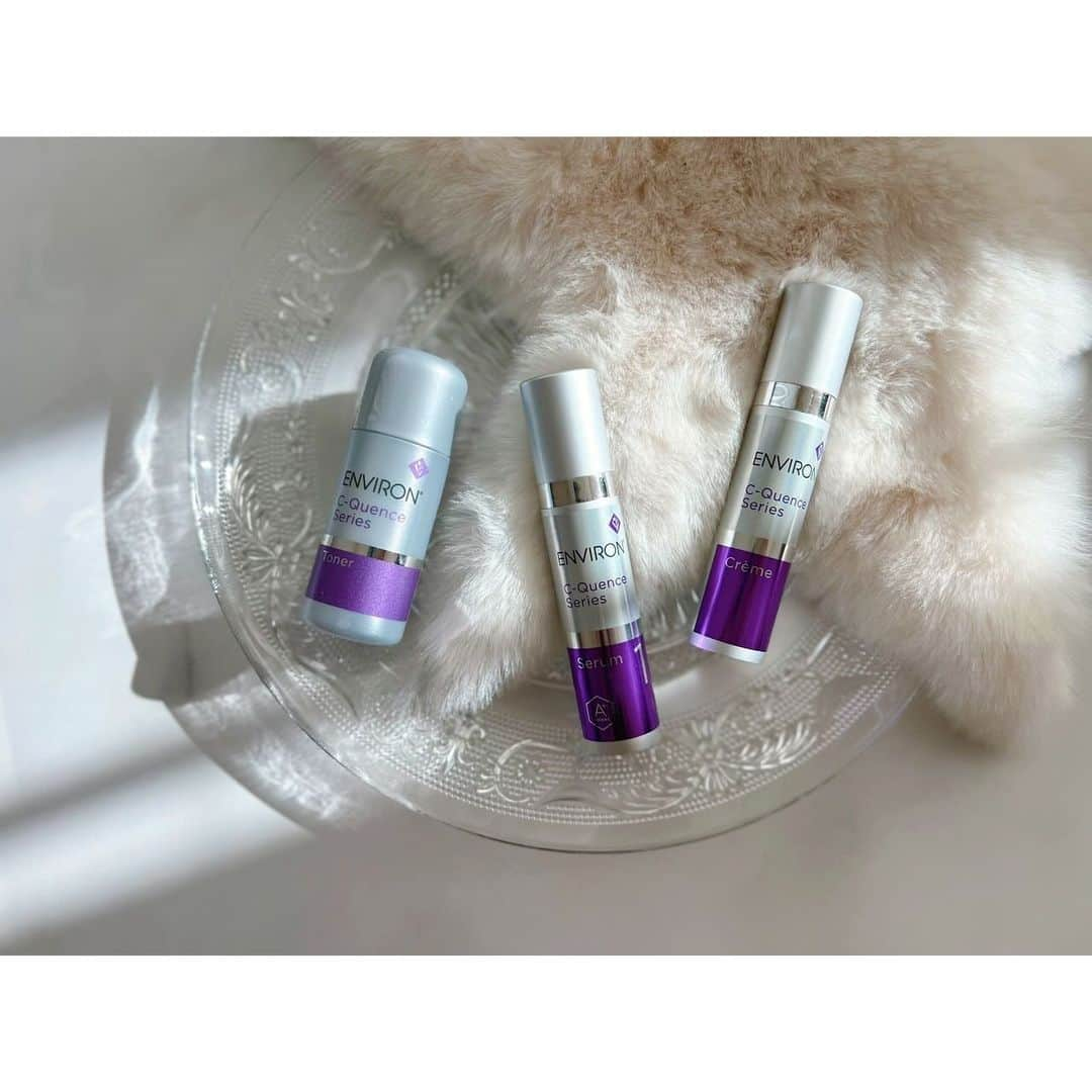 徳山沙季さんのインスタグラム写真 - (徳山沙季Instagram)「. @environ_jp のC－クエンスミニセットを使ってみました𓍯 他のシリーズは使ったことありますが、こちらのシリーズは初めて！ 様々な美容成分を贅沢に配合していて お肌の状態に合わせて４段階でステップアップできます⤻ . トーニングローション→保湿ジェル→保湿クリームの 順番で使っています。 ふだんジェルやクリームに苦手意識のある私でも軽いテクスチャーで とっても使いやすかったです/ 全国のクリニック、サロン、公式オンラインストアで購入可能なのでぜひチェックしてみてくださいᝰ✍︎꙳⋆ . . @environ_jp #PR #エンビロン #Ｃクエンスミニセット #ビタミンＡ #スキンケア #ドクターズコスメ #レチノール #スキンケア　#乾燥肌」12月23日 11時10分 - saki.whitesnow