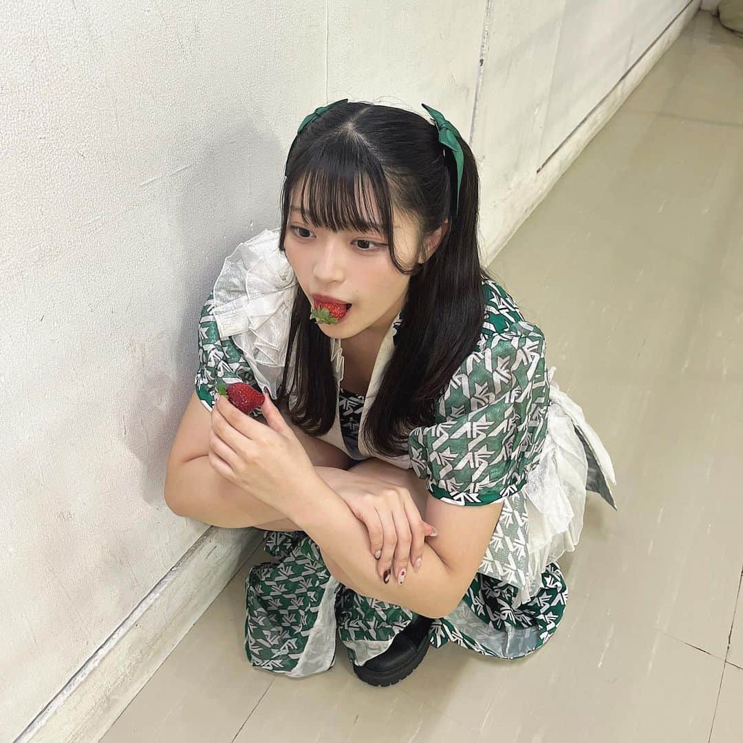 鈴木芽生菜さんのインスタグラム写真 - (鈴木芽生菜Instagram)「(*´༥`*)ﾓｸﾞﾓｸﾞ  #いちご #strawberry #アイドル #アプガ #japanesegirl #japaneseidol #もぐもぐ #ハーフツイン #ヘアアレンジ #冬 #winter」12月23日 12時24分 - uugirl_new_meina