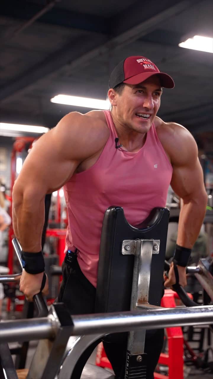 サディク・ハドゾビックのインスタグラム：「Whatever you do in these next 12 months, just make sure you’re not in the same place this time next year.  @jed_north code: sadik」