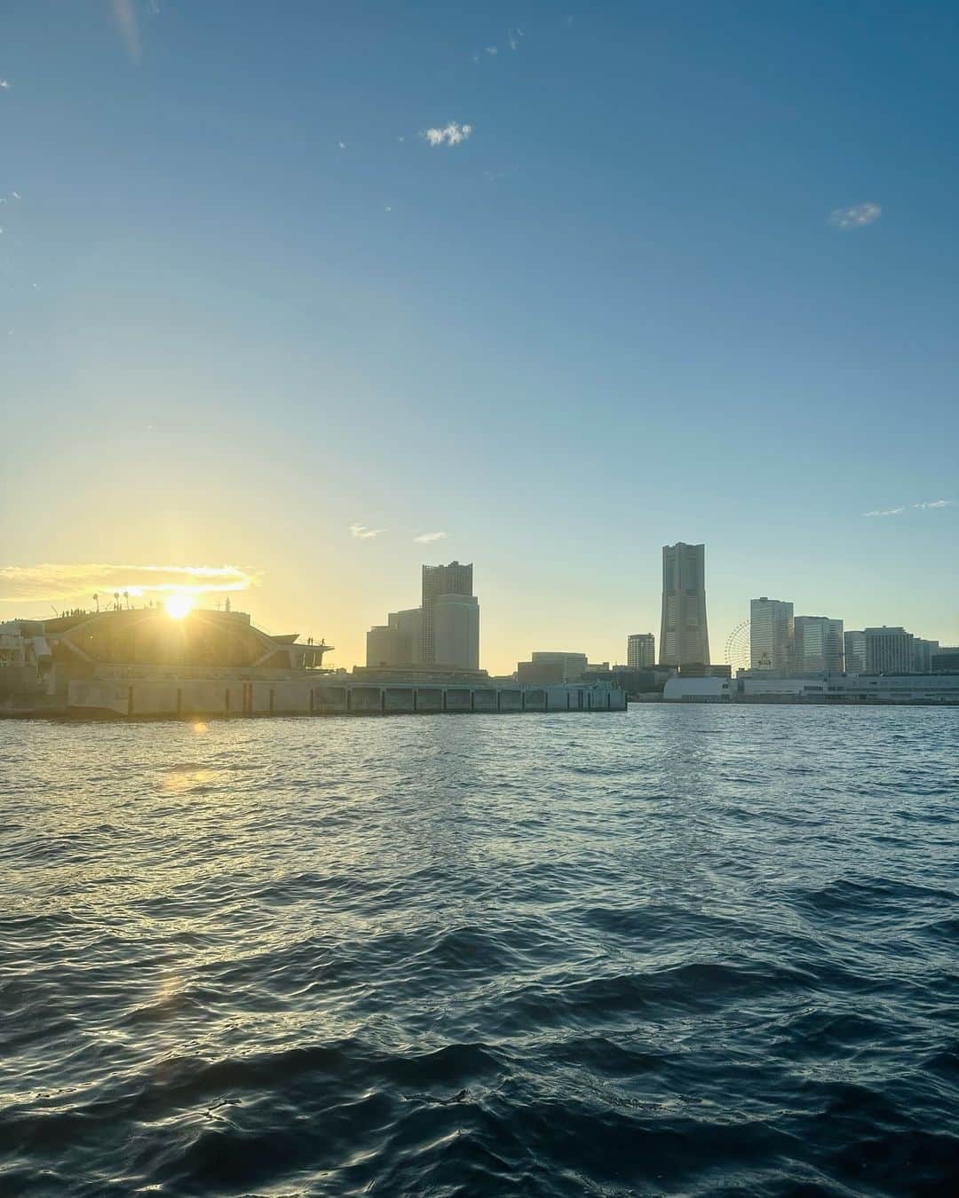 小林優希のインスタグラム：「大好きな横浜の街を海から見て、ちょっと感動した🌇  #archive」