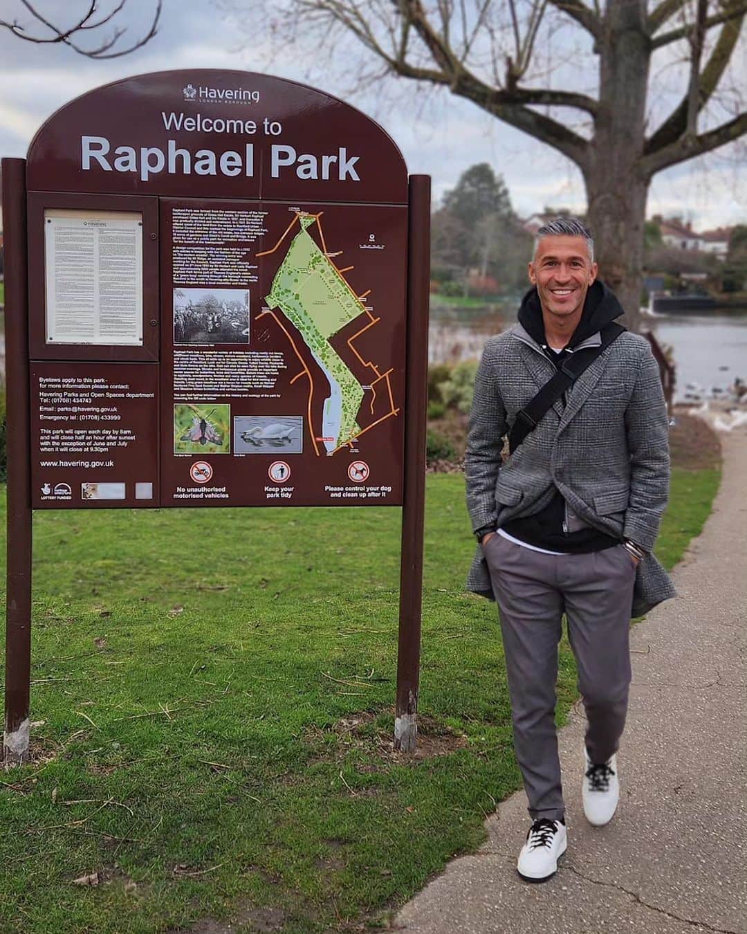 ルイス・ハビエル・ガルシア・サンスのインスタグラム：「Time to be with family and friends. Visiting special people in our lif, on a country that is special for me. Have a great weekend, guys!! #Familytime  #London #memories」