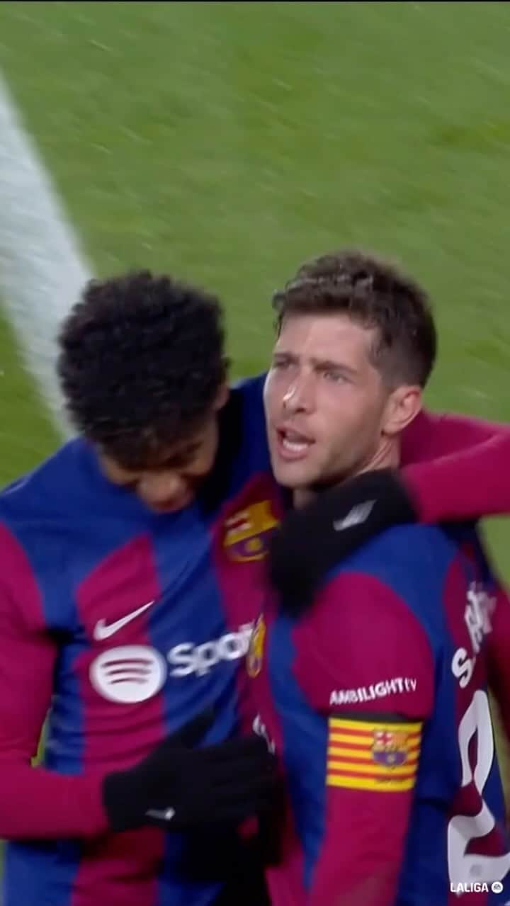 セルジ・ロベルトのインスタグラム：「T’estimem, Sergi! 💙❤️ #laligahighlights」