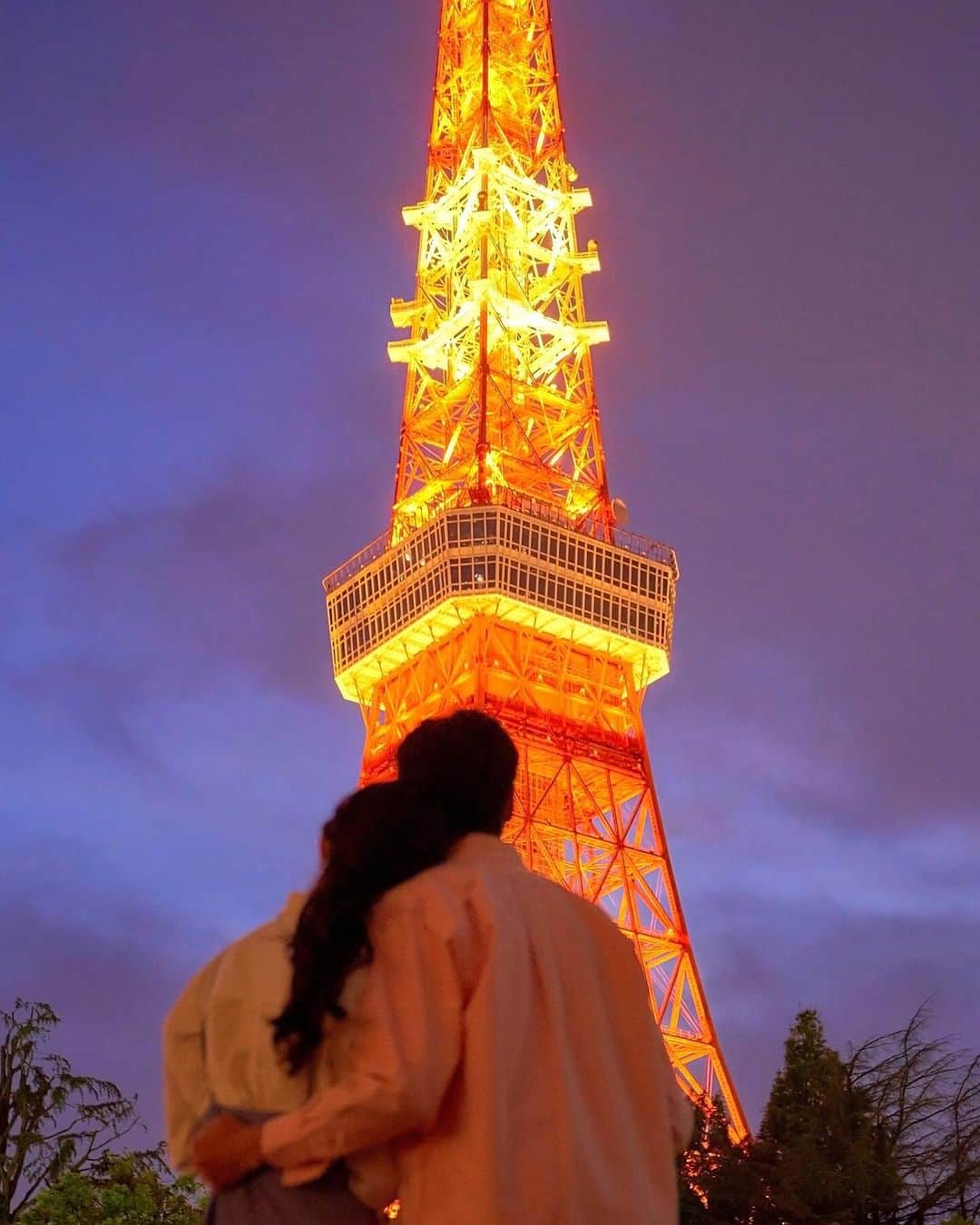 東京プリンスホテルのインスタグラム：「本日12月23日は「東京タワーの開業記念日🗼」  東京プリンスホテルからご覧いただける東京タワーをご紹介します📸  ホテルに寄り添うようにそびえる東京タワーの絶景をぜひお楽しみください。  Today, December 23rd, marks the mighty Tokyo Tower's 65th anniversary of opening! 🗼🎈  There's no better place to marvel at the majesty of this Japanese icon than from within the grounds of Tokyo Prince Hotel.  Come and see what kind of cool pics you can get! 📸  Share your own images with us by tagging @tokyoprincehotel  —————————————————————  #東京プリンスホテル #東京タワーが見えるホテル #東京タワービュー #東京タワー #tokyoprincehotel #tokyotower #tokyotowerview」