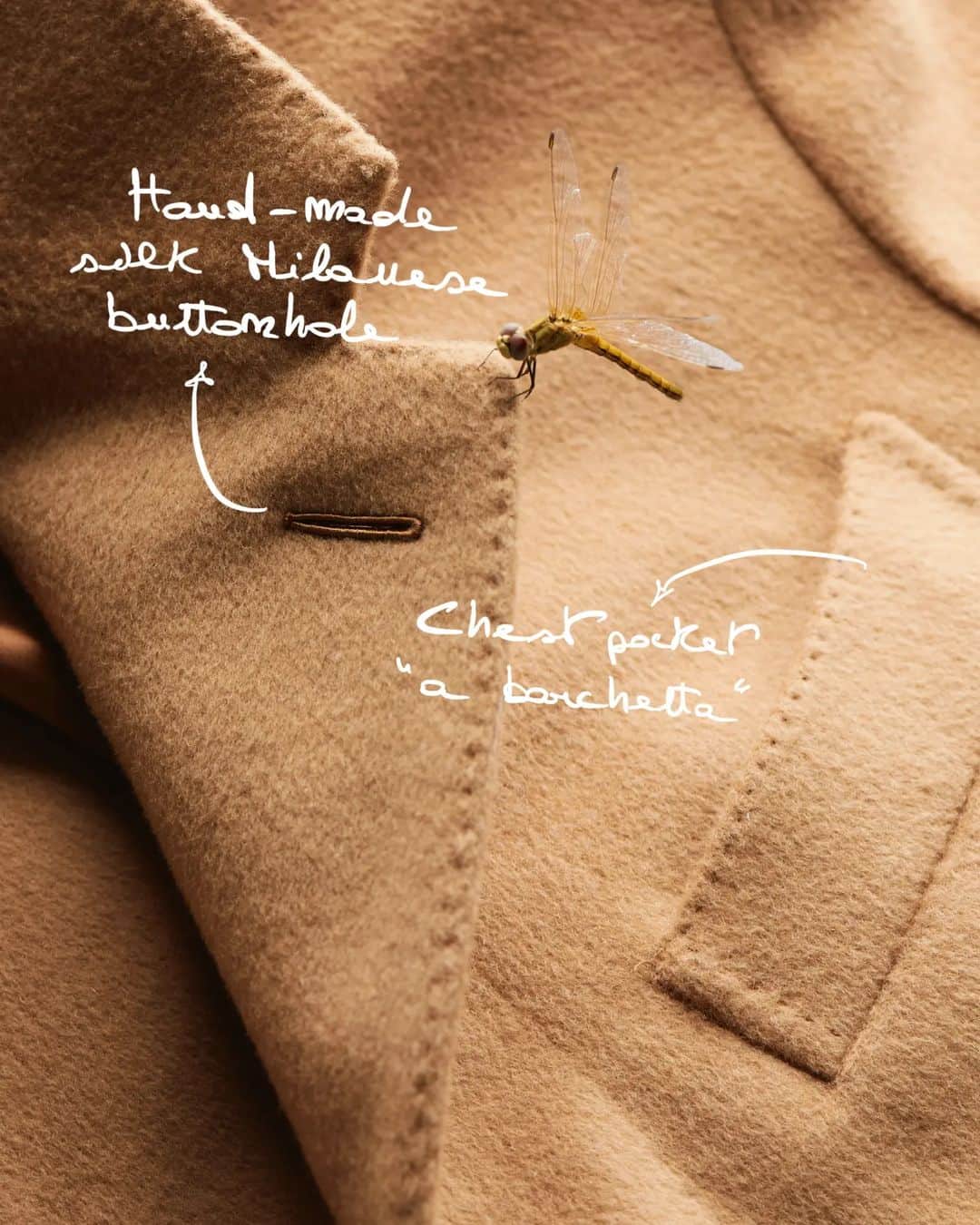 ラファエルカルーゾさんのインスタグラム写真 - (ラファエルカルーゾInstagram)「Caruso's hidden details: dragonfly on Gobigold Aida coat.  #carusomenswear #fw2324 #playfulelegance」12月23日 20時24分 - carusomenswear