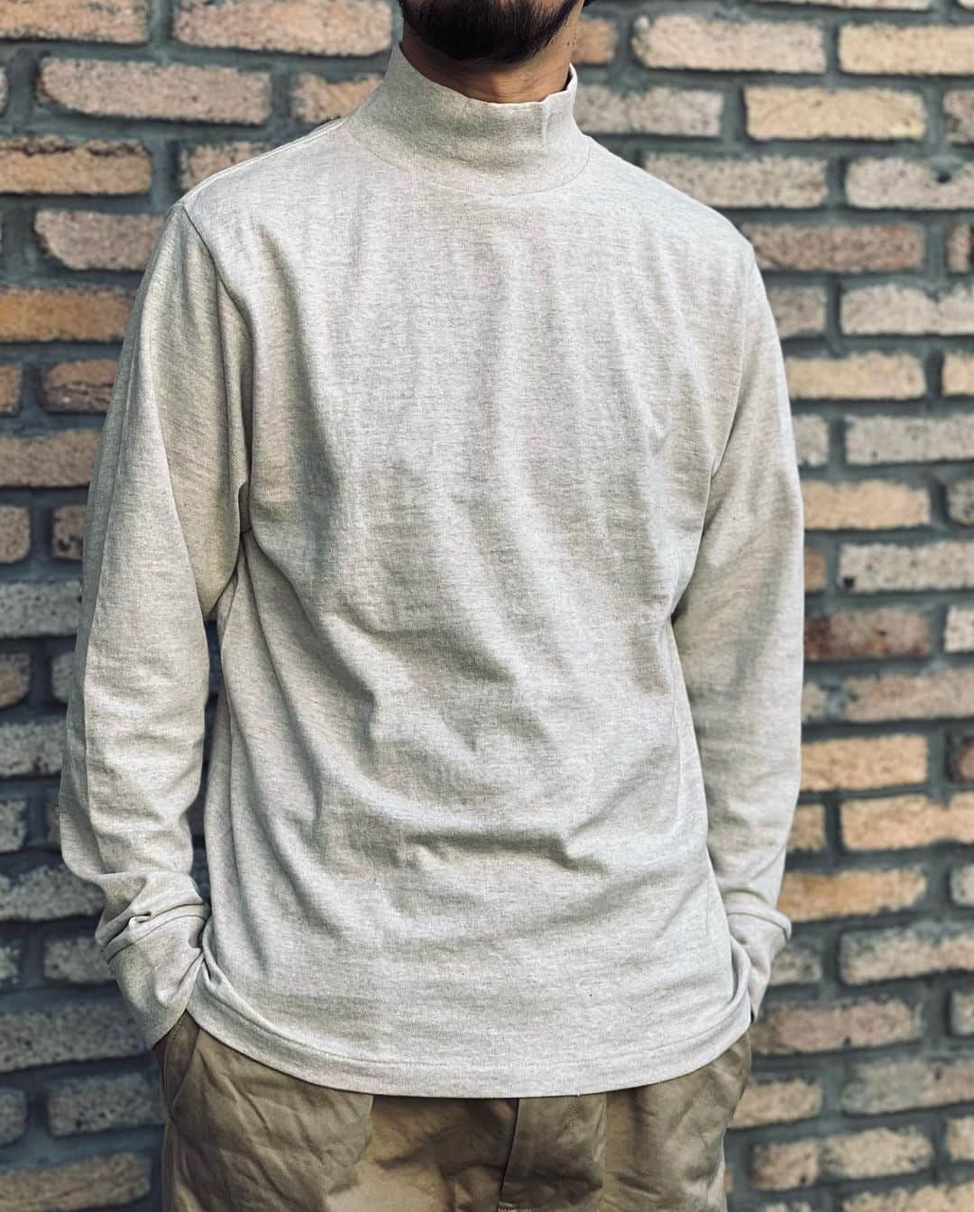 BEAMS+さんのインスタグラム写真 - (BEAMS+Instagram)「・  BEAMS PLUS RECOMMEND  WAREHOUSE & CO. "Lot 5910 Long Sleeve Hineck T Shirt."  This inner cut and sewn item is one that we would like to propose at this time of year. The moderately high neckline and cotton feel make this an attractive item. The classic texture is also a recommended point. The design is easy to coordinate with various styles.  -------------------------------------  この時期に提案したいインナーカットソーがこちらの一品。程良い高さのネックとコットンの肌触りが魅力的な一品。クラシックな風合いもお薦めのポイント。様々なスタイルにコーディネートし易いデザインです。   #beams #beamsplus #beamsplusharajuku  #mensfashion #warehousecompany」12月23日 20時32分 - beams_plus_harajuku