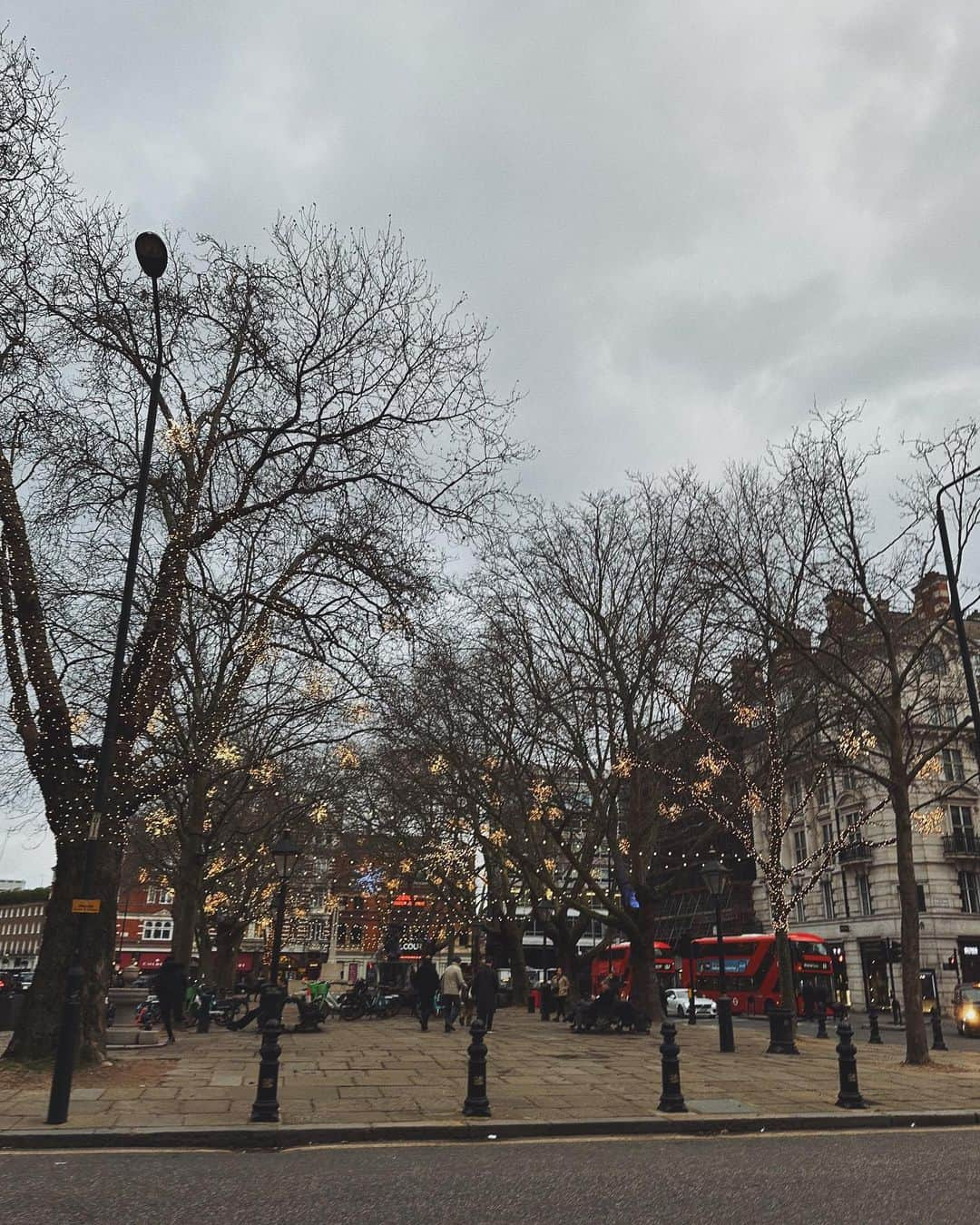 ニオミ・スマートさんのインスタグラム写真 - (ニオミ・スマートInstagram)「Home for Christmas 🇬🇧  Appreciating London all the more having been away for so long.  What a city 🌟.」12月23日 21時39分 - niomismart