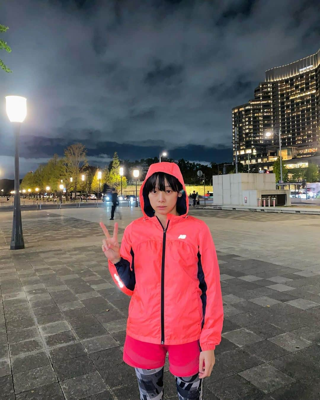 荒井愛花さんのインスタグラム写真 - (荒井愛花Instagram)「もう今年も終わりますね…🎄 今年はなんだか、何事にも丁寧さ𓂃𓈒𓏸が自分の中で合言葉になっていました。 30代になってから、面白い程に価値観が変わって、生活をするのがとても楽しくなった 私の中でとても大きな変化ですっ 来年は、健やかさだったり、もっと自分の身体と向き合いたいなと思っています。 身体が資本だもんね☺️ 今年最後の投稿になってしまいそうですが… 皆さま、良いクリスマス、そして素敵な年末をお過ごし下さいね◎ それでは良いお年を〜☺︎」12月23日 23時02分 - maaanyaka