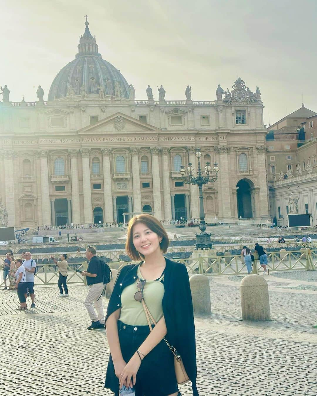 小林優希さんのインスタグラム写真 - (小林優希Instagram)「📍Stato della Citta del Vaticano  一生に一度は行きたいと思っていた世界遺産！  サン・ピエトロ大聖堂はもちろん素敵だったけれど、 システィーナ礼拝堂で最後の審判を見られた時に、 大きさの迫力とこれを描いたミケランジェロの偉大さを感じて、 心から来てよかったと思えた🎨✨  #statodellacittàdelvaticano #vaticano #piazzasanpietro #basilicadisanpietro #museivaticani #cappellasistina  #イタリア #イタリア旅行 #イタリア観光 #ヴァチカン市国 #バチカン市国」12月23日 23時24分 - yuki.1130