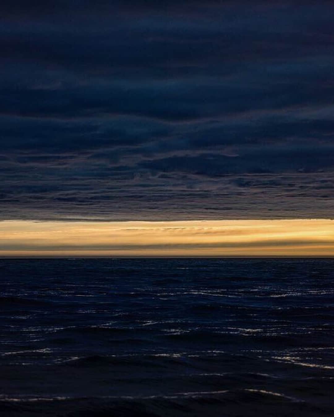 ジミー・チンさんのインスタグラム写真 - (ジミー・チンInstagram)「Horizon lines.  Labrador Sea, Greenland.」12月23日 23時56分 - jimmychin