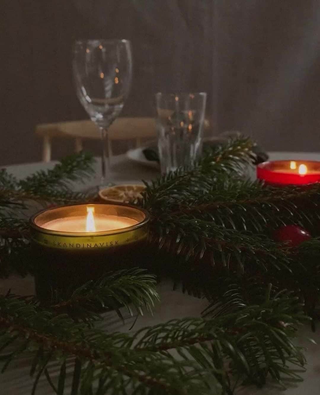 C.O. Bigelowのインスタグラム：「Make a place card for @skandinavisk at your holiday table! 📍 Rediscover the comforting notes of SKOG, JUL, SNÖ, and TAKKA and bring a touch of traditional Scandinavian holiday joy to your home. 🎅🏡」