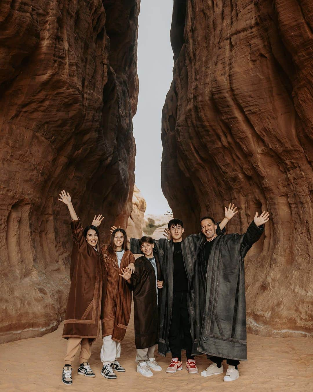 アレッサンドロ・デル・ピエロのインスタグラム：「AlUla amazing experience and incredible vibes」