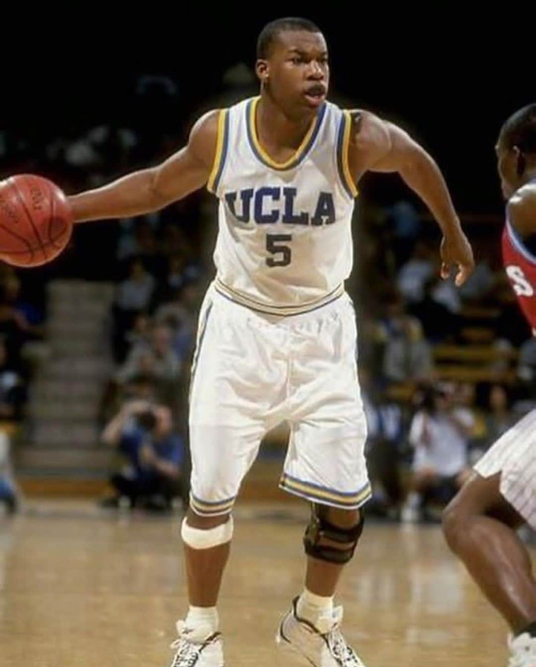 ネイト・ロビンソンのインスタグラム：「You can’t tell me @db3_tip isn’t a time traveler 🧳 & here is the proof him playing for UCLA IN THE LATE 90’s early 2000」