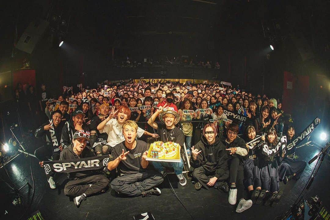 SHiNNOSUKEのインスタグラム：「一晩明けて昨日はclubasiaでS.T.U.W LIVEを見てくれた皆ありがとう♫  2024年のLIVE納めがこのイベントで良かった✨ S.T.U.Wの伸びしろを感じたショーだったし、2/11のLIVE発表もされたのでこっからまた精進するよ。  チケット発売は12/28(木) 21:00〜 お見逃しなく🔥  #stuw #sinobrown #rookiezispunkd #spyair #backon #meloiksign #live #bdparty #clubasia #渋谷」