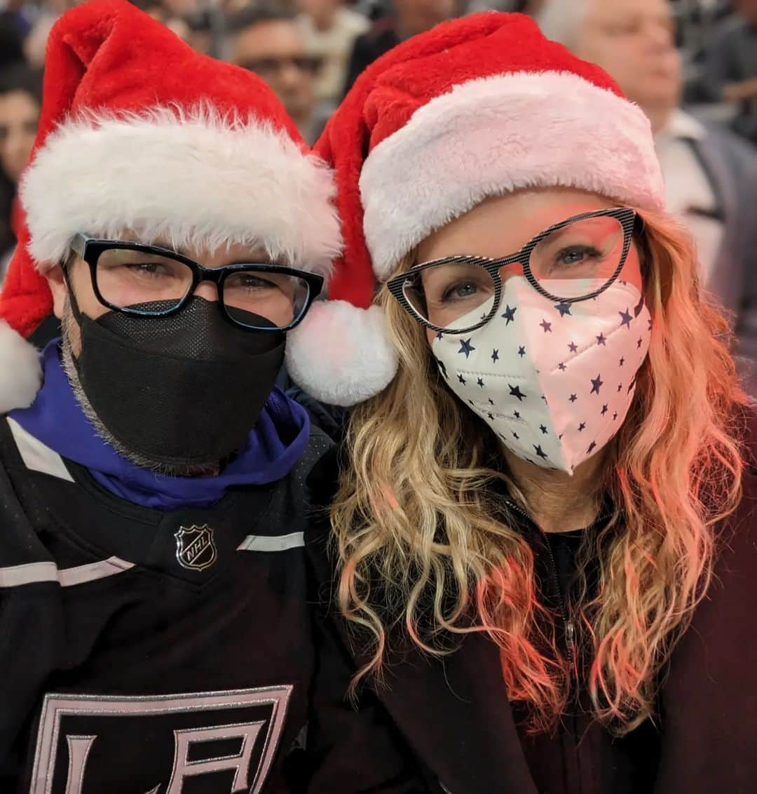 ウィル・ウィトンのインスタグラム：「Holiday hockey date with my favorite human. #GOKINGSGO」