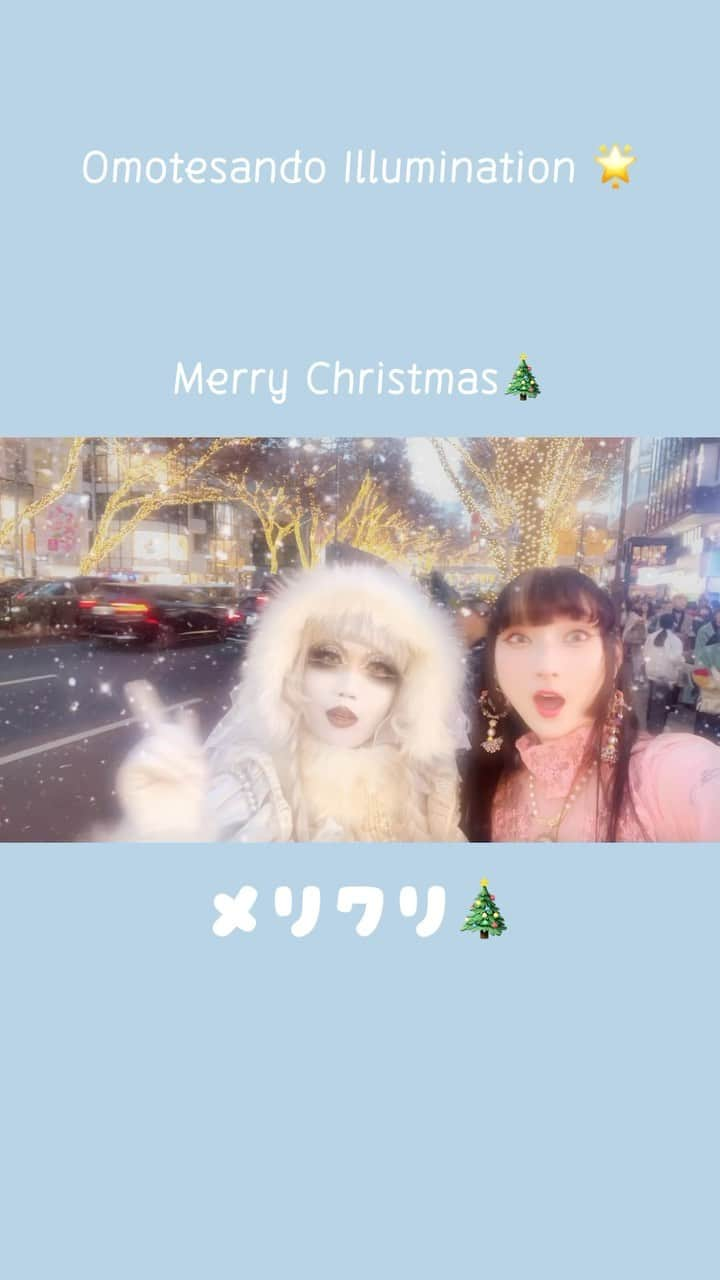 RinRinのインスタグラム：「あたしとふわふわの@minori00mon から  🎄メリクリ🎄 🌟Merry Christmas 🌟  from fluffy minori and me!❄️  📍 #表参道イルミネーション #omotesandoillumination   #rinrindoll #japan #tokyo #harajuku #japanesefashion #tokyofashion #harajukufashion #東京 #コーデ #今日のコーデ #原宿 #ootd #omotesando #表参道 #shironuri #白塗り」