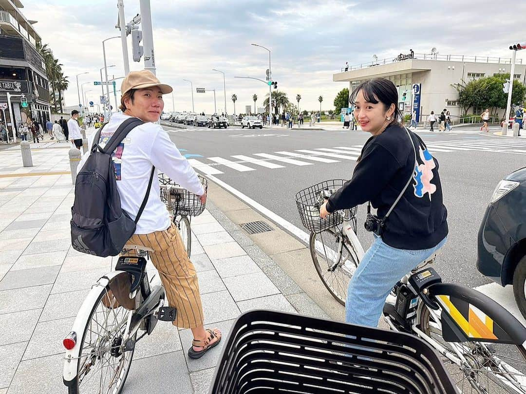 小川暖奈のインスタグラム：「新江ノ島水族館と鴨川シーワールドと鳥羽水族館に行った時の🦦🐬  来年もたくさん水族館に行きたい #ラッコのメイちゃんキラちゃん #シロイルカのセレナ」