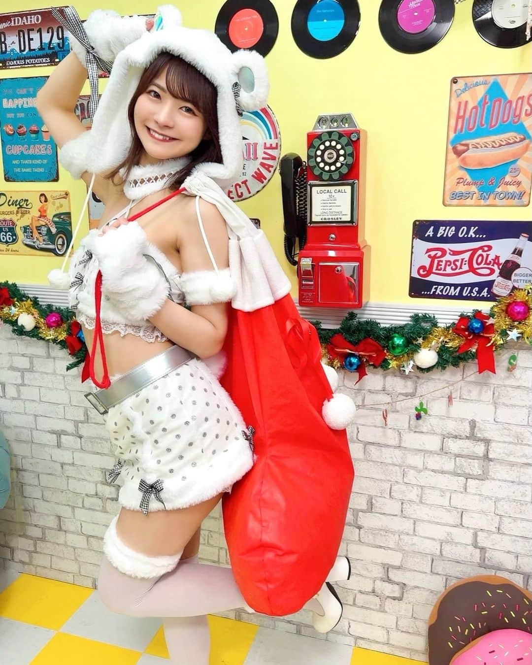 東條なつさんのインスタグラム写真 - (東條なつInstagram)「プレゼント届けてきま〜す🎁」12月24日 17時00分 - tojonatsu