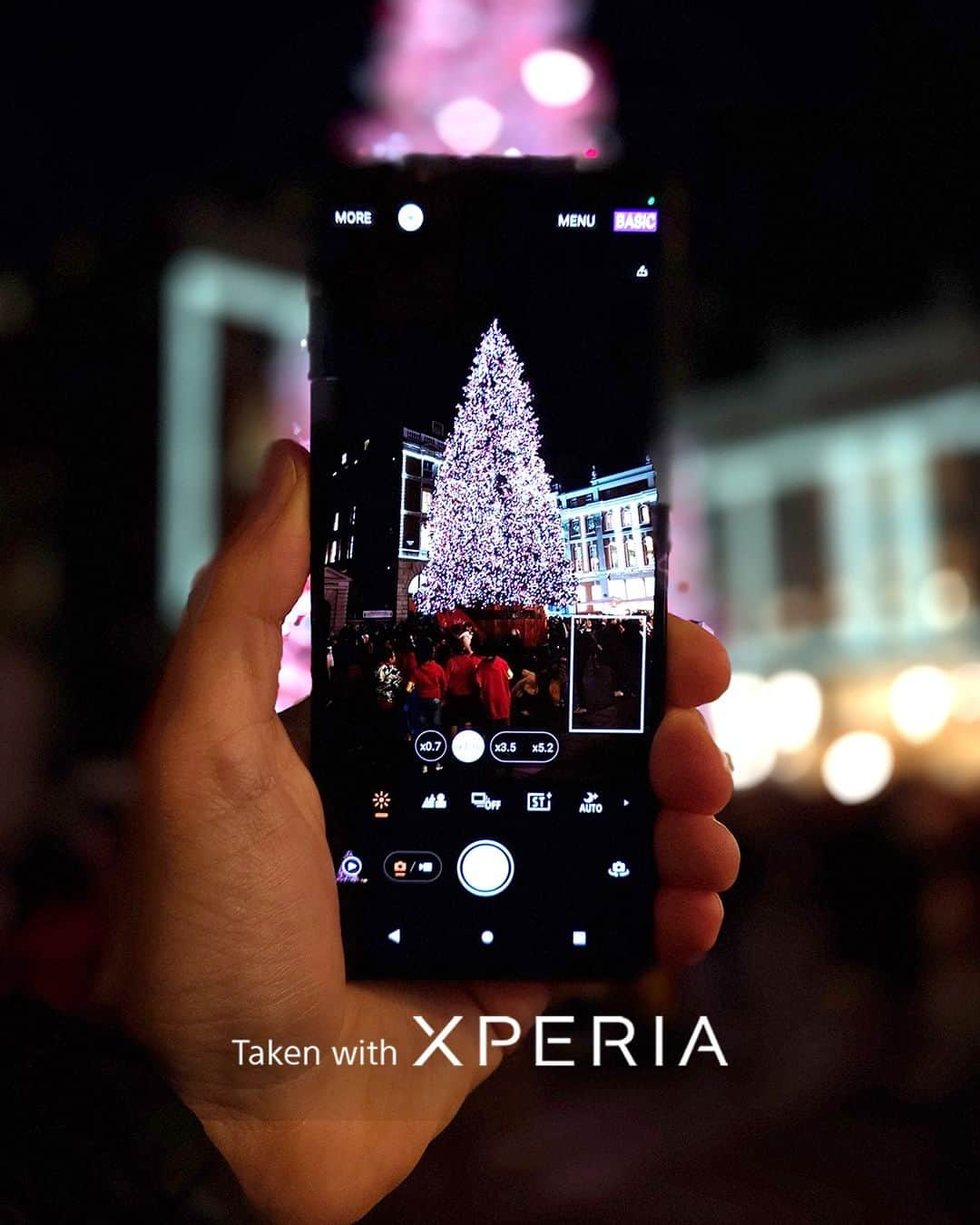 Sony Mobileさんのインスタグラム写真 - (Sony MobileInstagram)「Happy holidays from Xperia!🎄  If you want beautifully clear shots of shining lights in the cold winter air, Xperia's natural bokeh mode gives your subjects incredible clarity.  #Sony #Xperia #SonyXperia #Xperia1V #Xperia5V #CaptureTheNight #TakenWithXperia」12月24日 17時30分 - sonyxperia